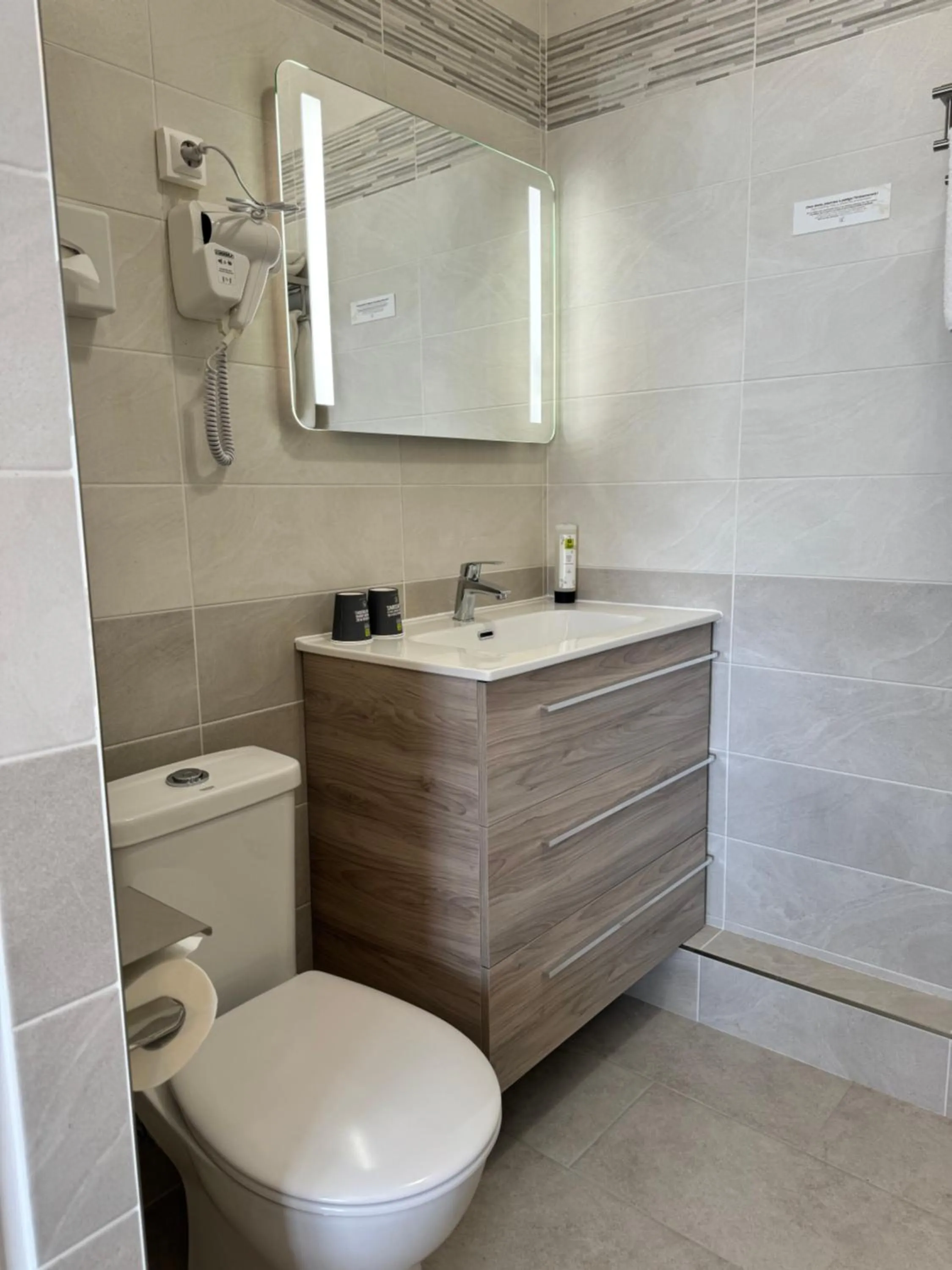 Bathroom in Logis Hotel Restaurant le Mirador