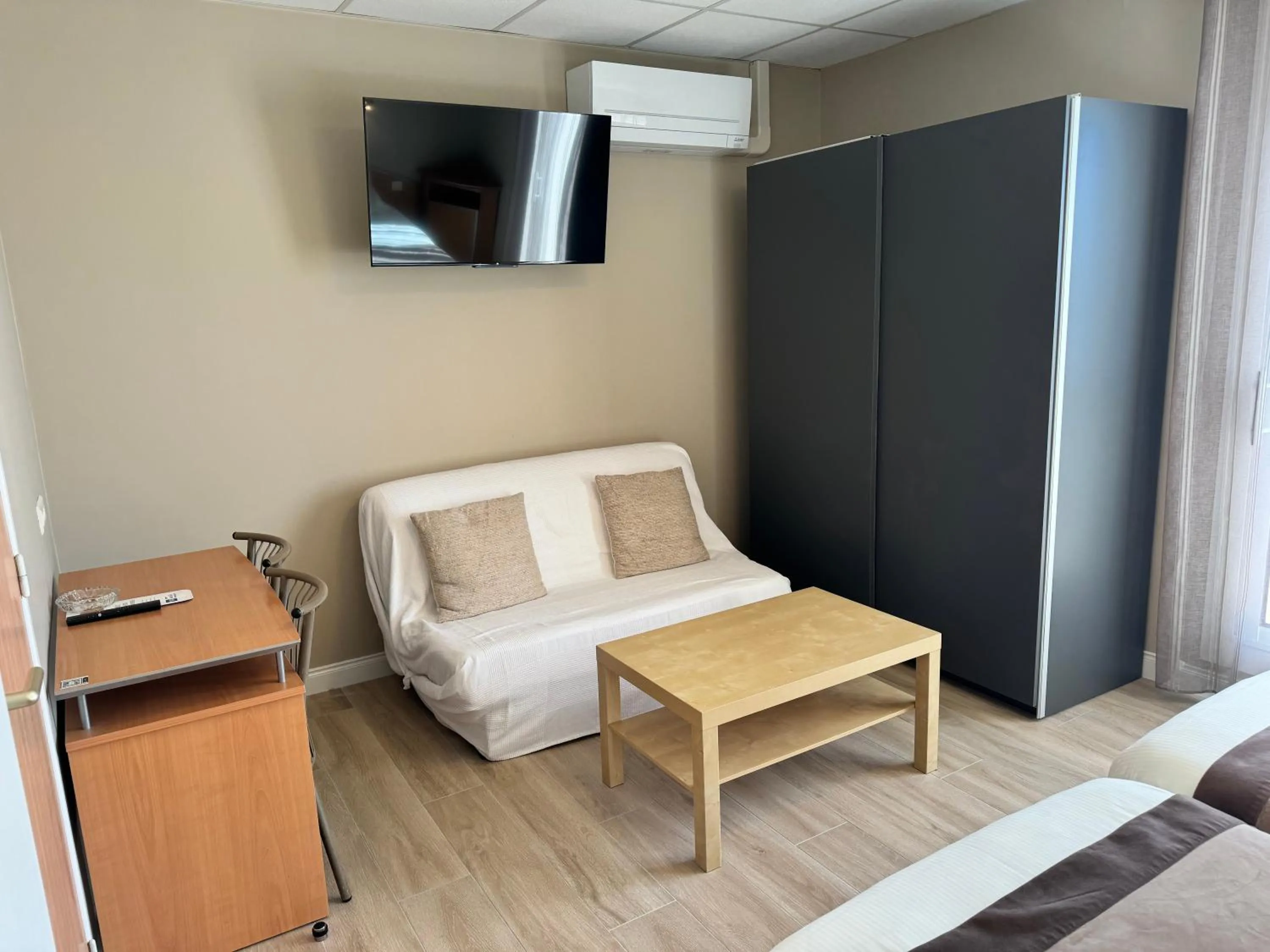 Bedroom, Bed in Logis Hotel Restaurant le Mirador