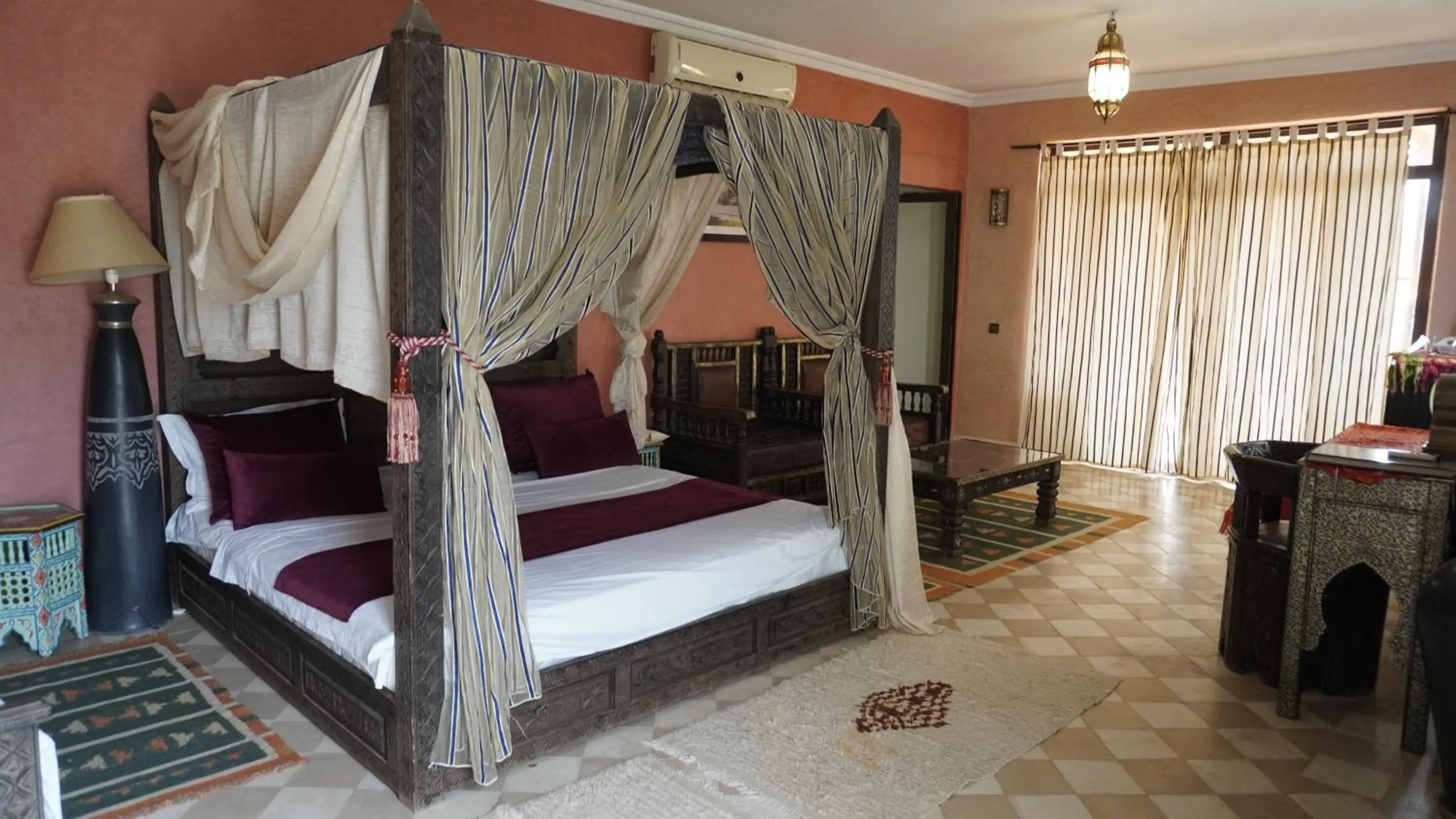 Bed in Riad Saida Atlas