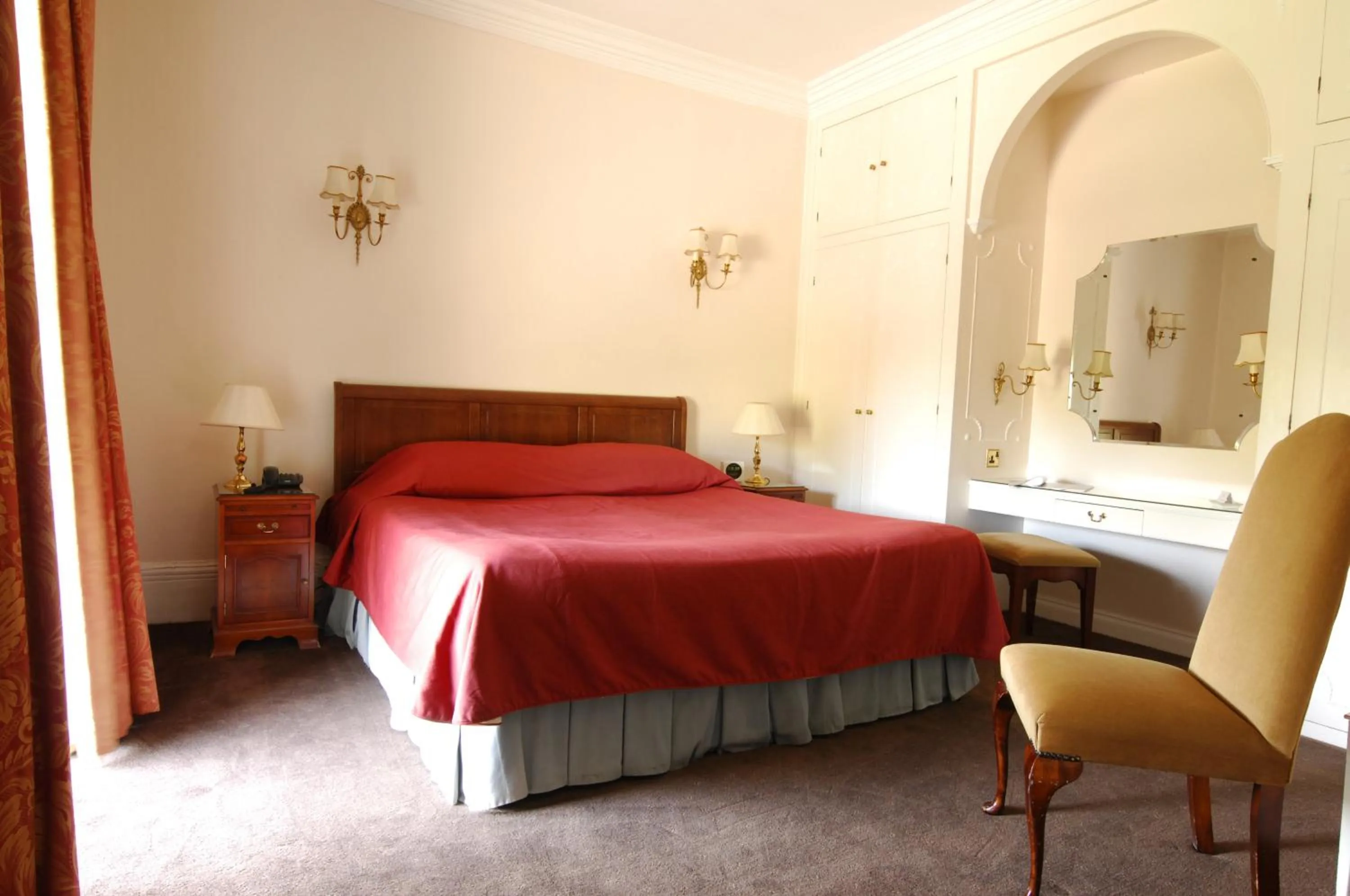 Bedroom in The French Horn