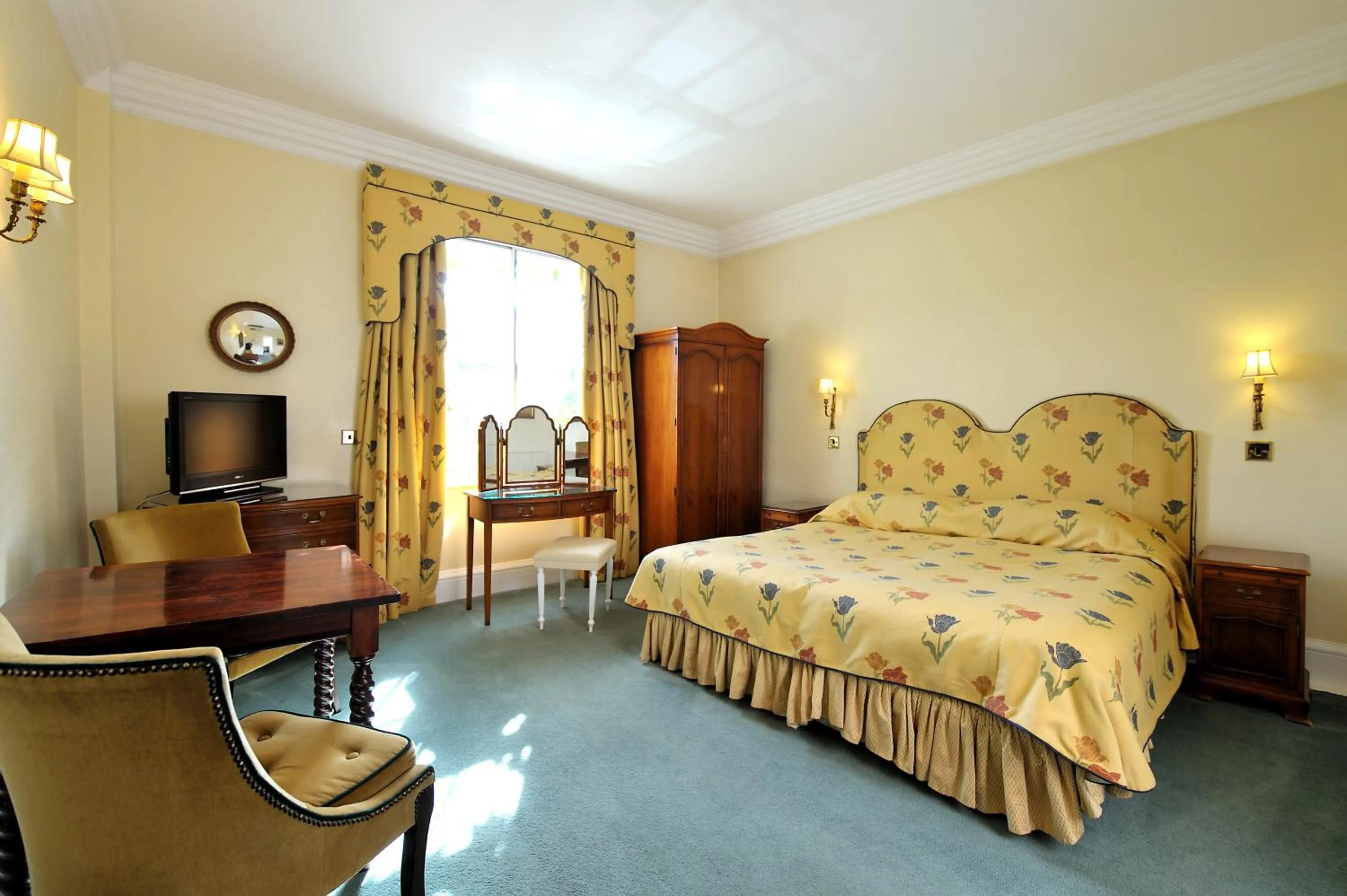 Bedroom in The French Horn