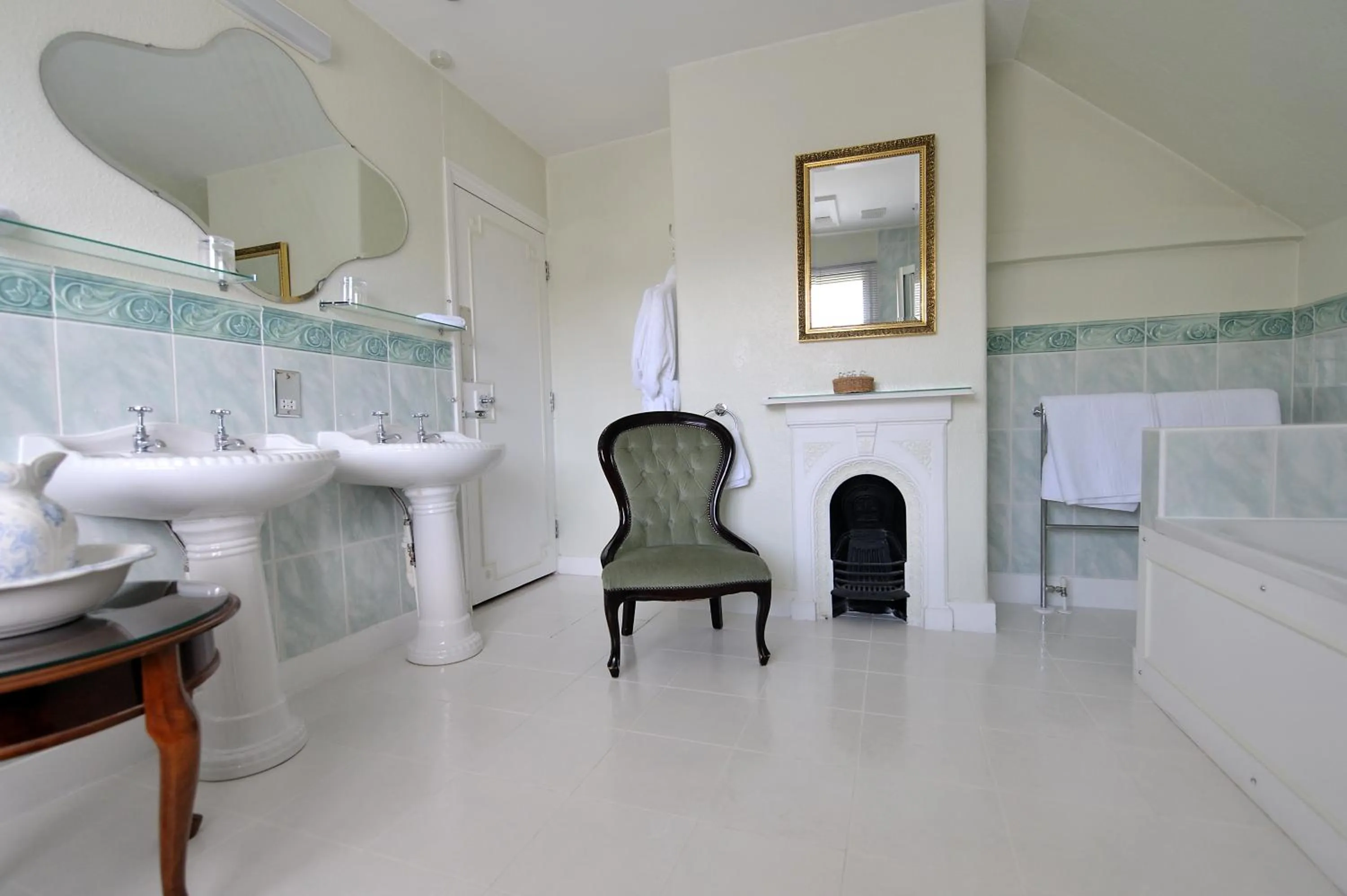 Bathroom in The French Horn