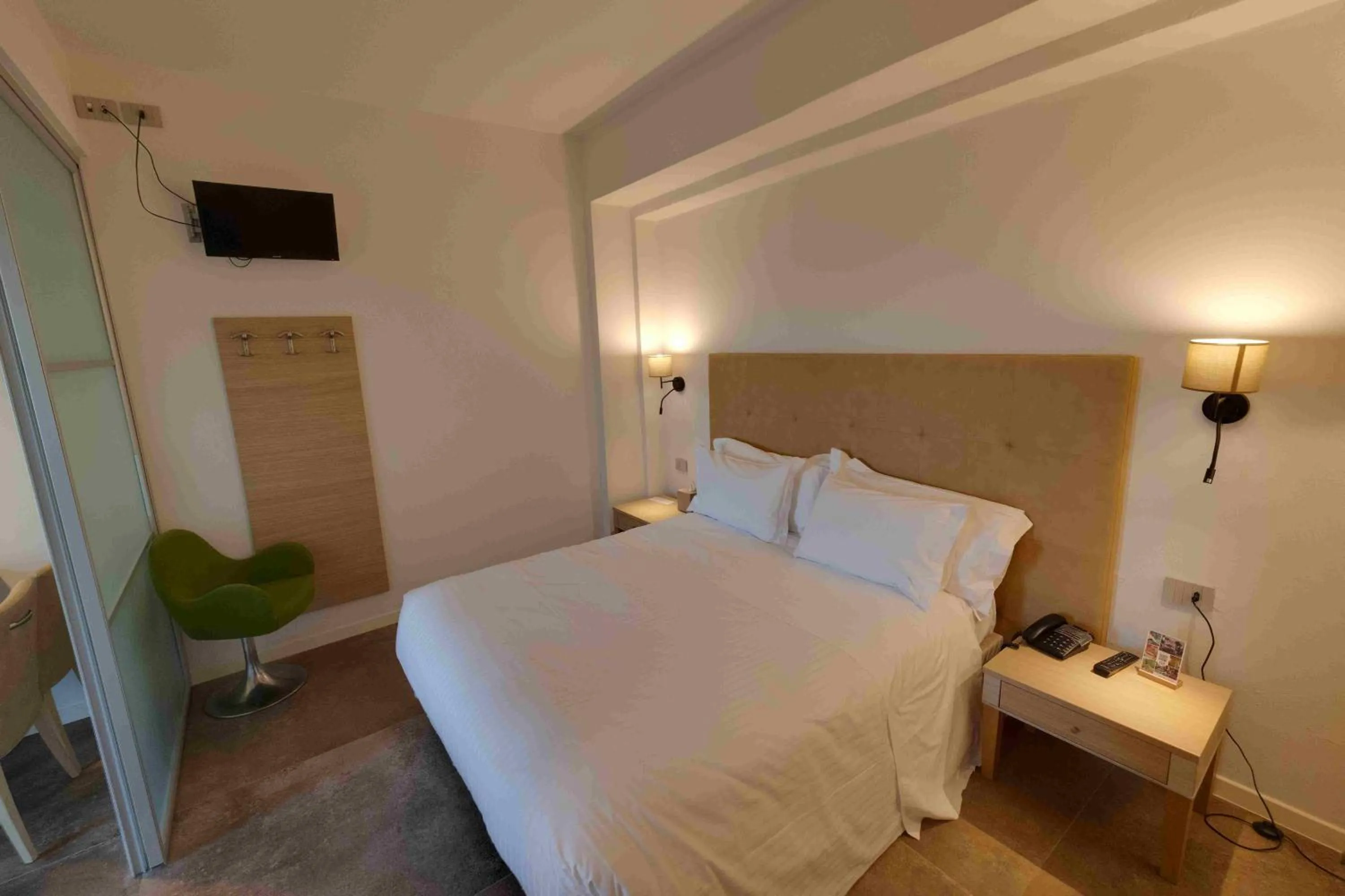 Bedroom, Bed in Fortebraccio