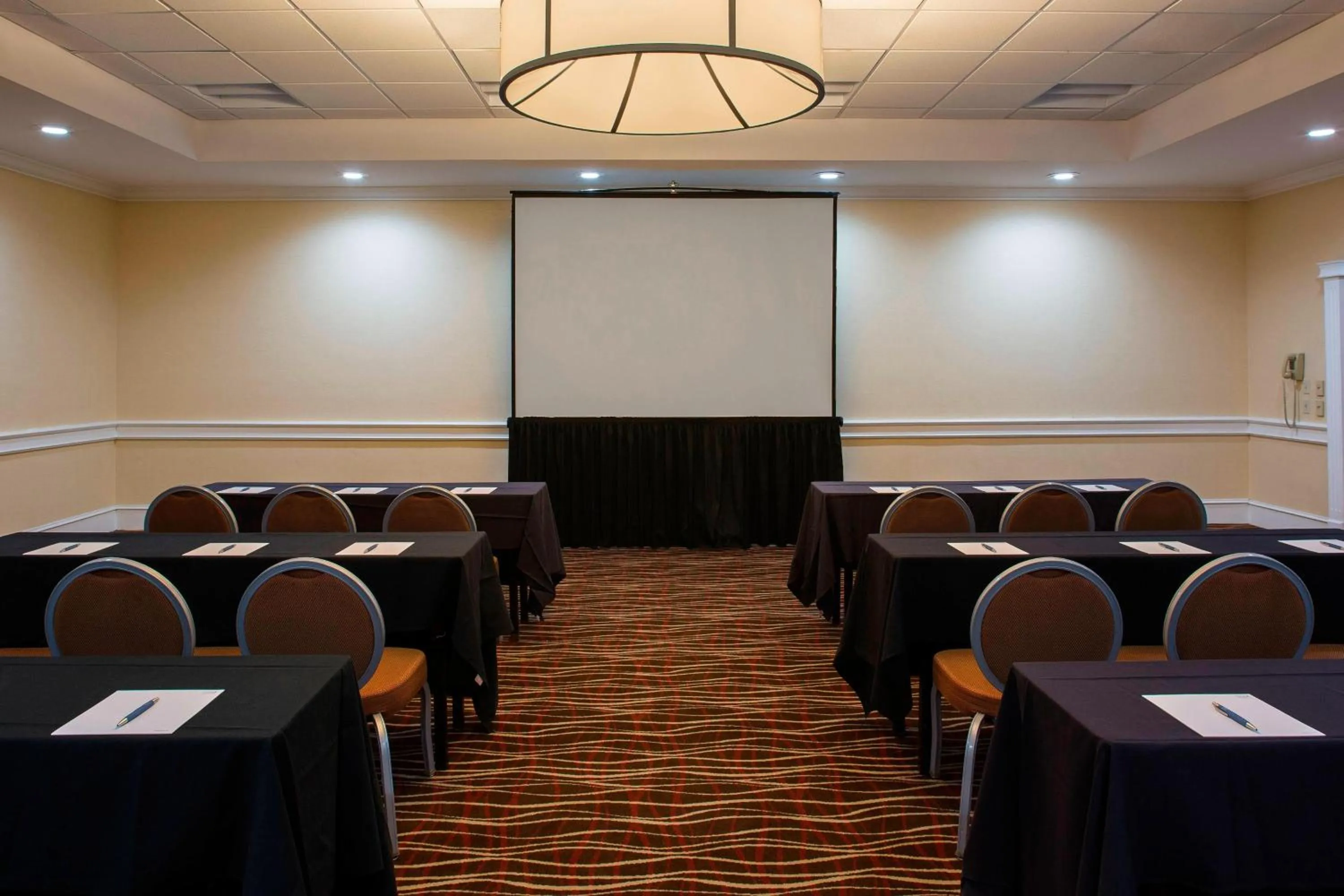 Meeting/conference room in Four Points by Sheraton Suites Tampa Airport Westshore