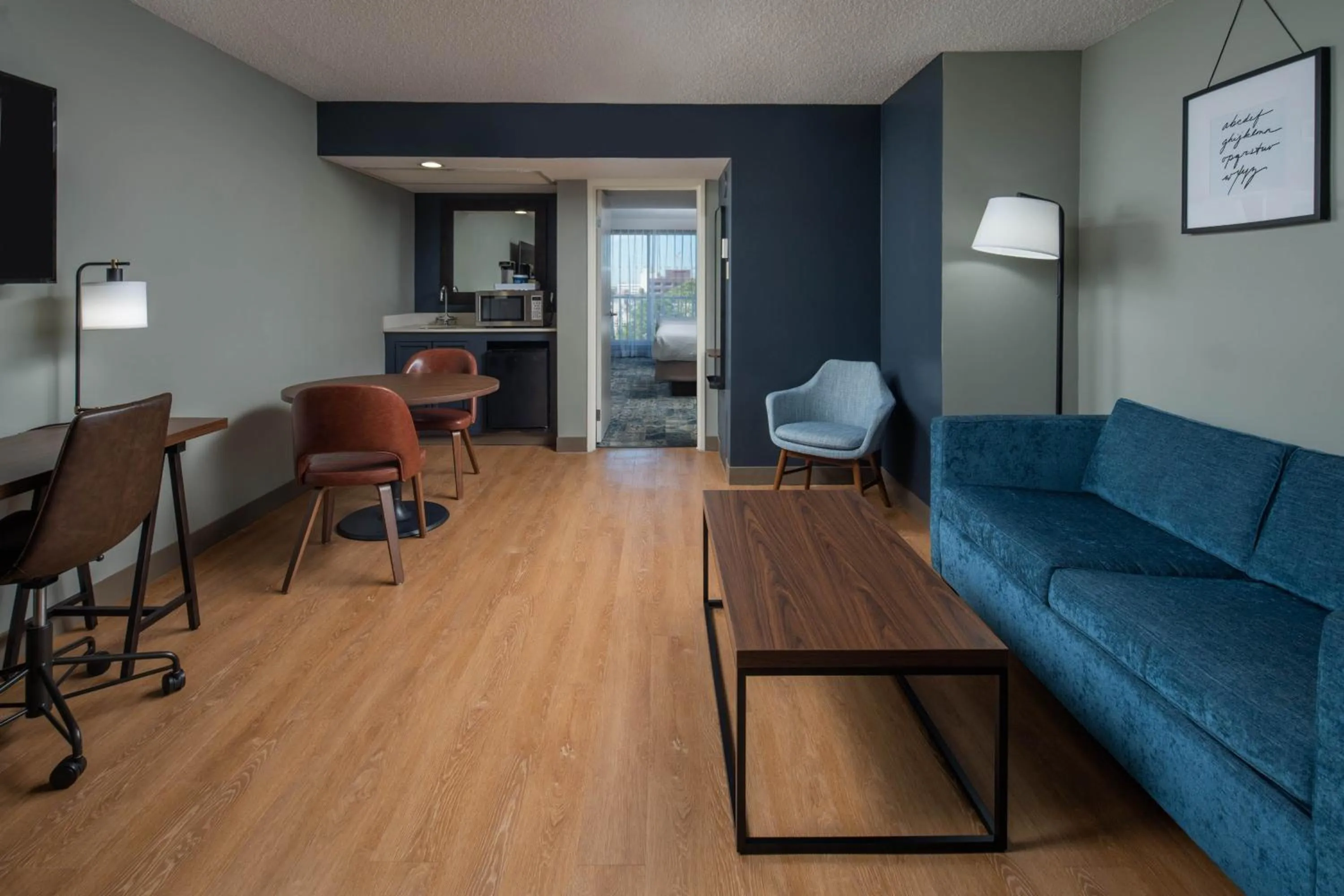 Living room in Four Points by Sheraton Suites Tampa Airport Westshore