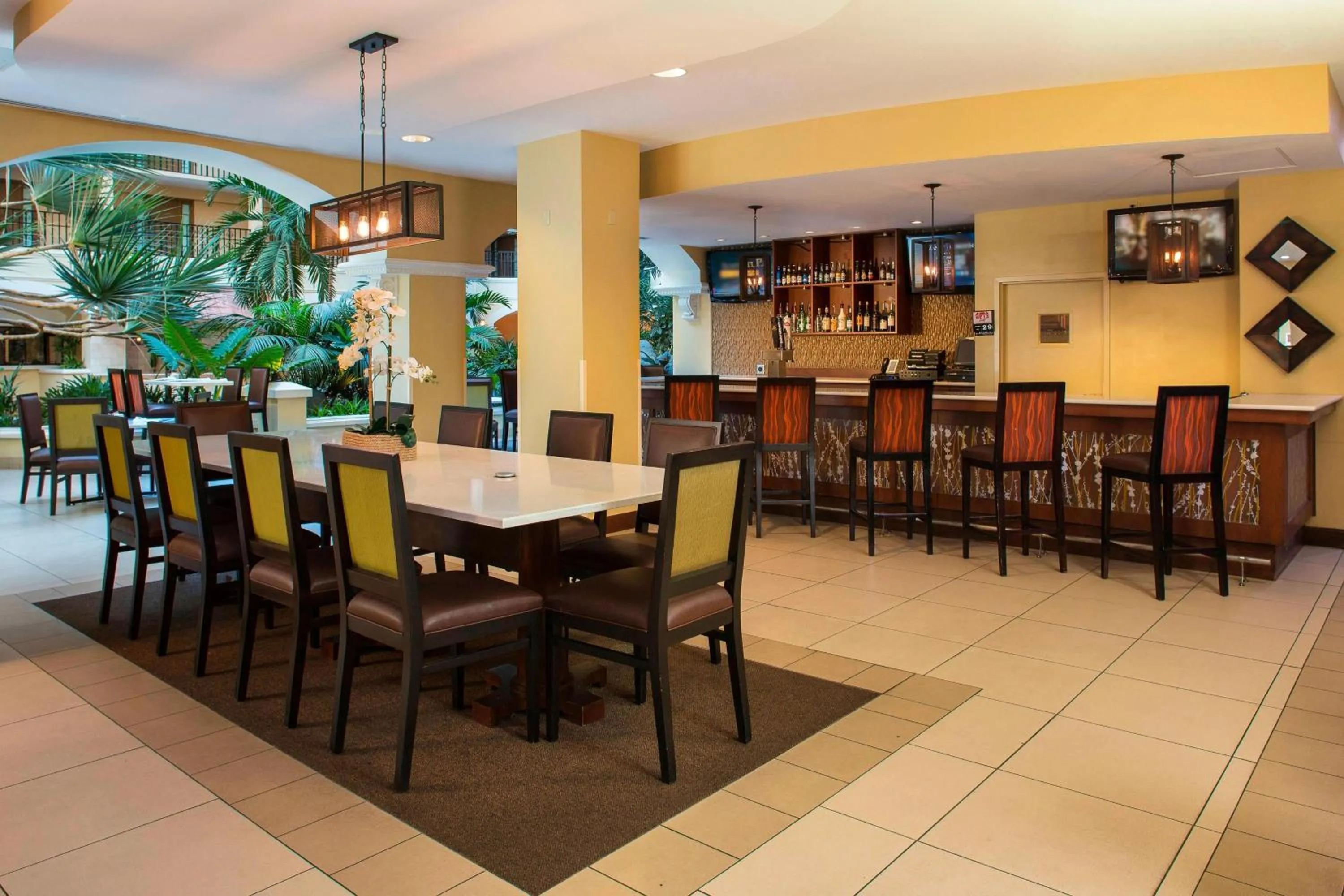 Restaurant/places to eat in Four Points by Sheraton Suites Tampa Airport Westshore