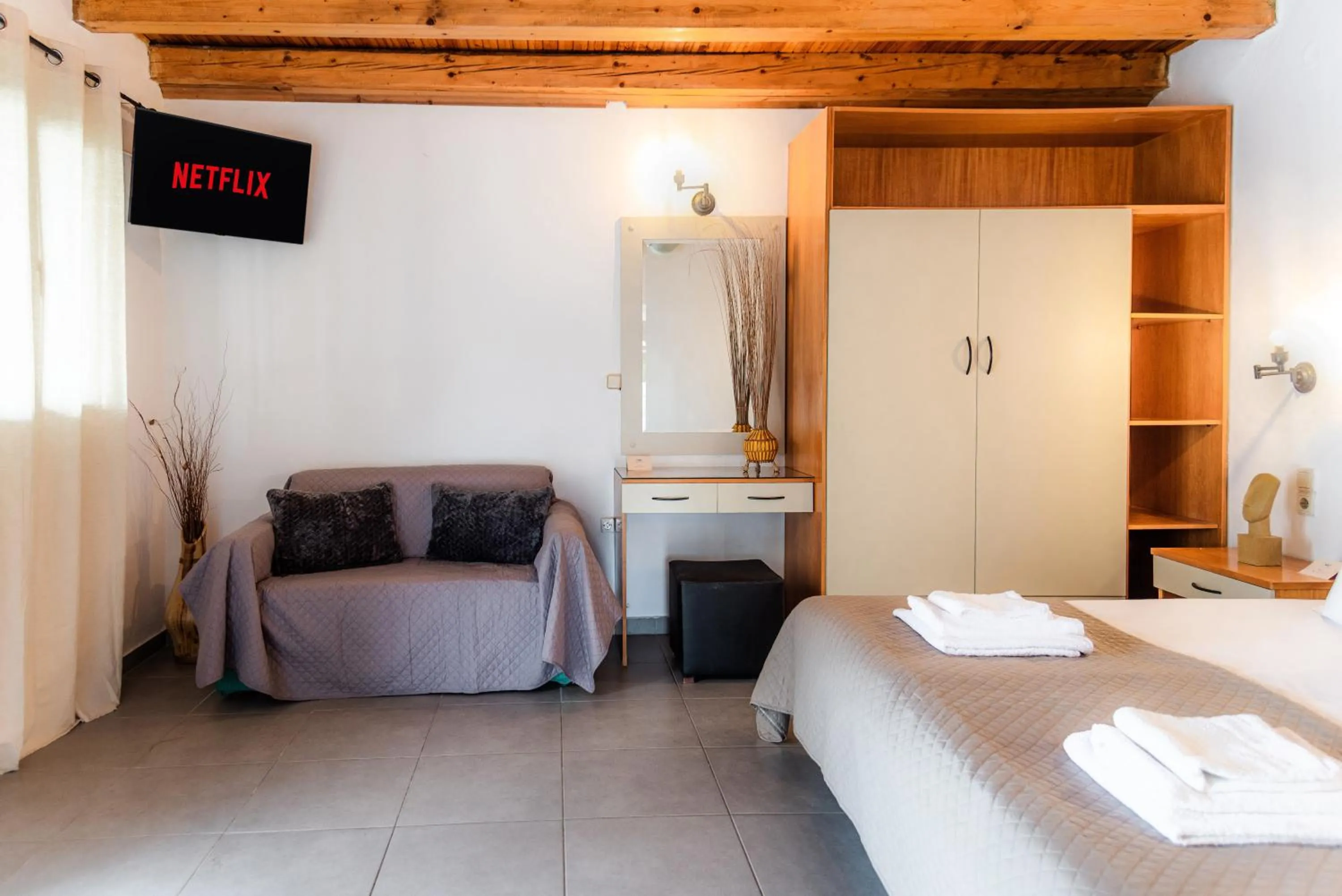 Oula Maisonettes Suites