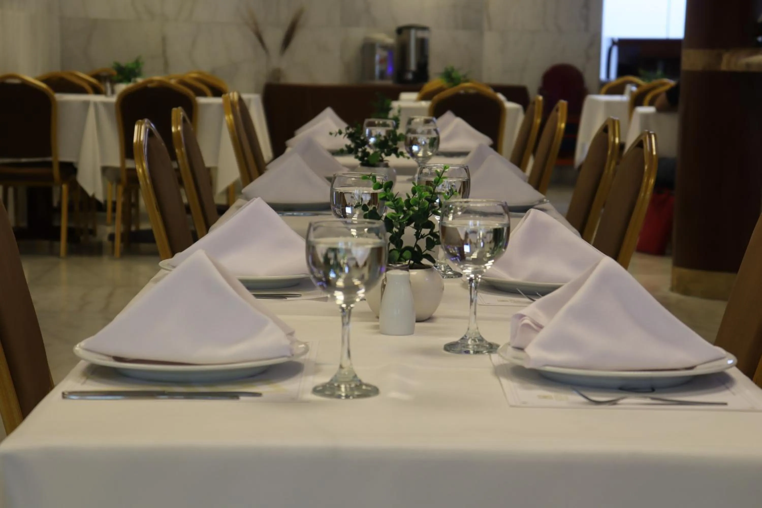 Restaurant/places to eat in Inkari Suites Hotel