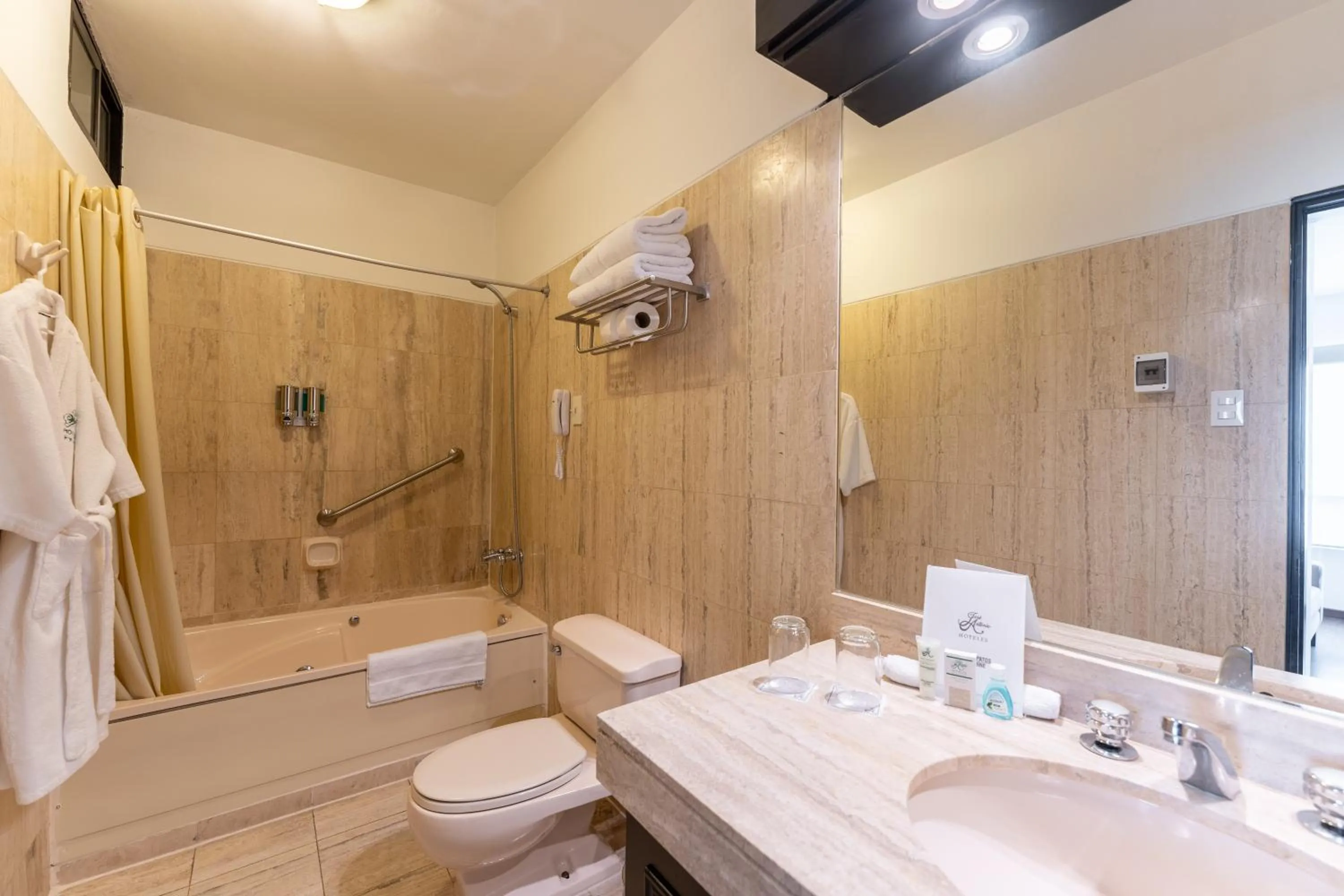Bathroom in Hotel Jose Antonio