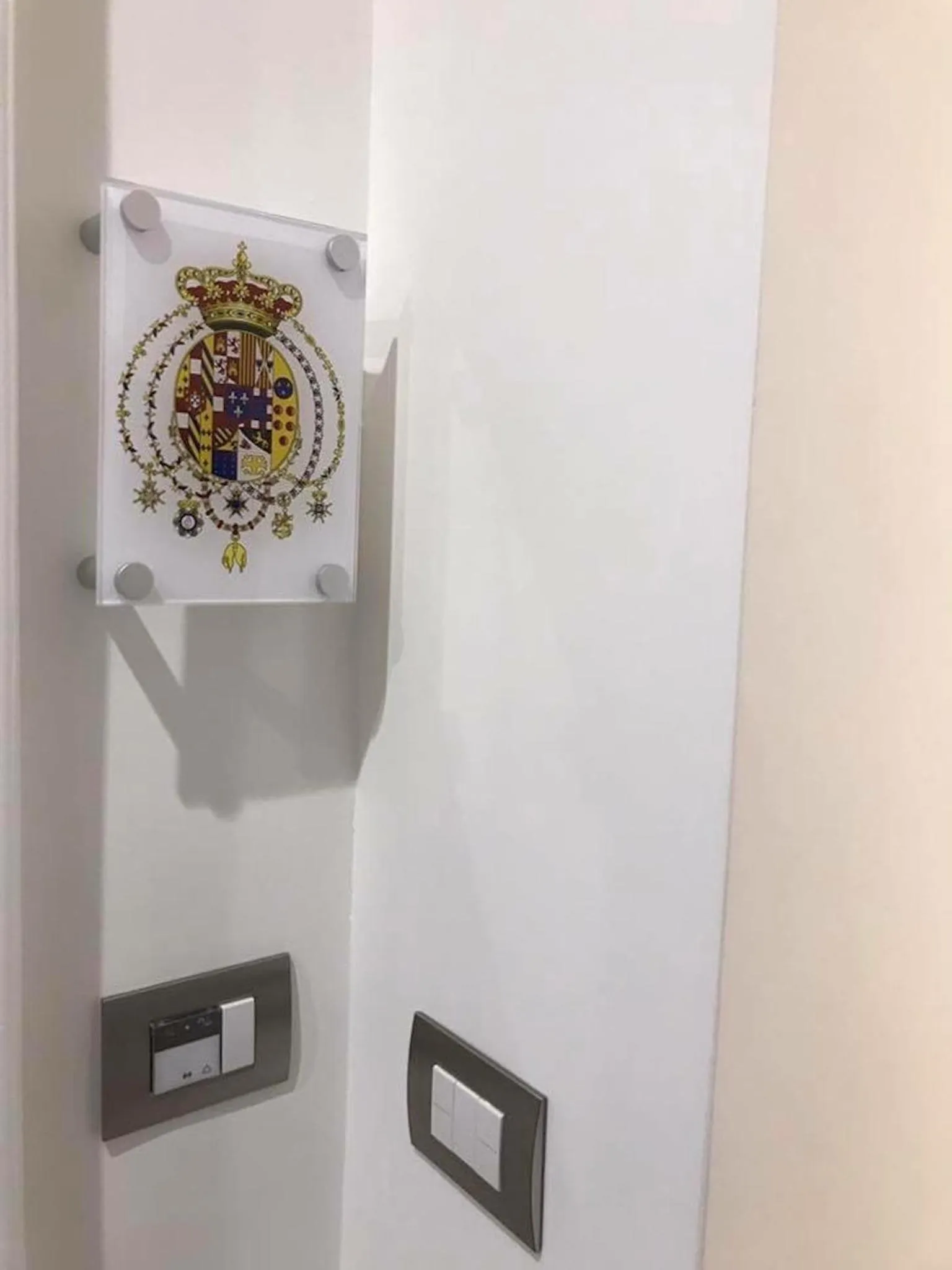 Logo/Certificate/Sign in Royal Gismonda