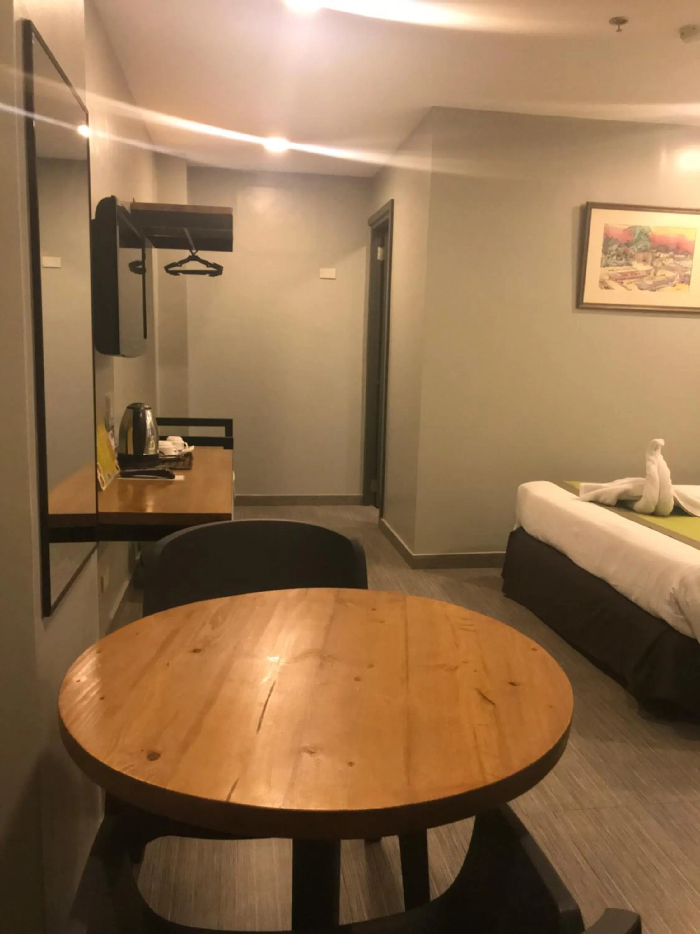 Dining area, Bed in Cebu R Hotel Capitol