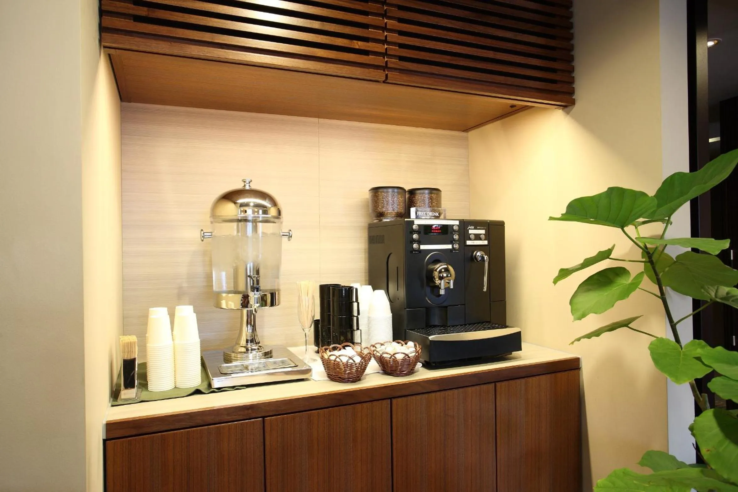 Communal lounge/ TV room in Hotel Gracery Tokyo Tamachi