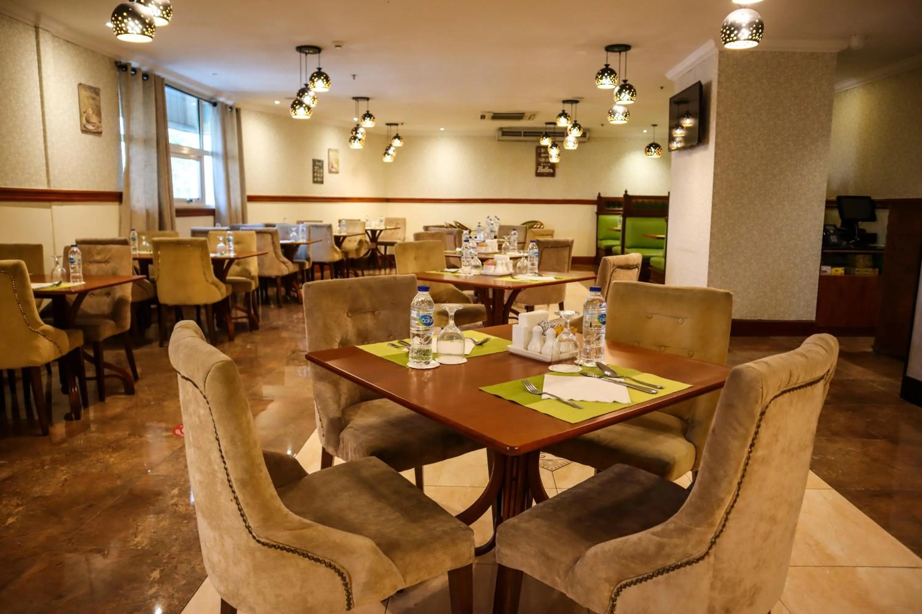 Restaurant/places to eat in Vision Imperial Hotel Formerly Excelsior Hotel Downtown