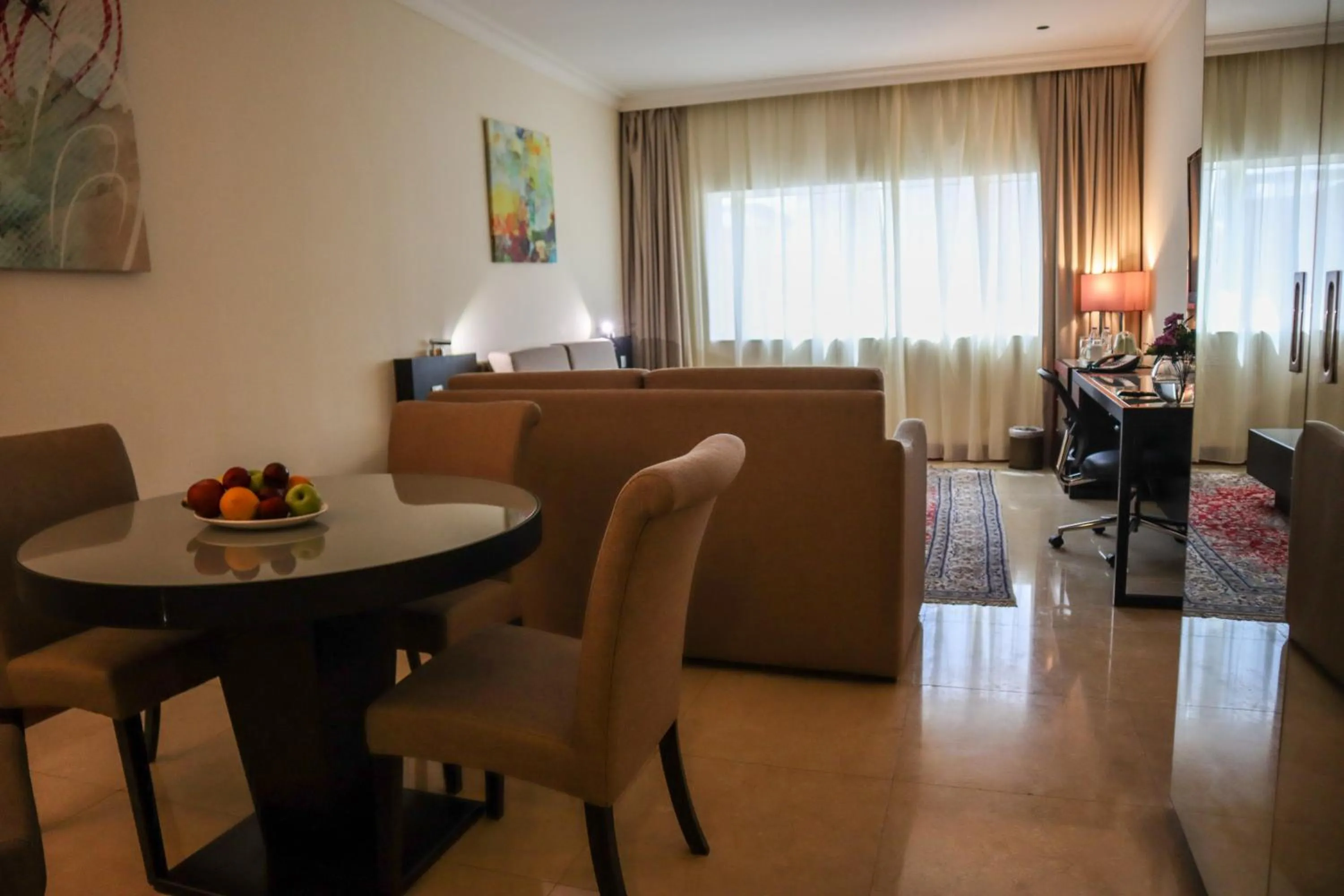 Living room in Vision Imperial Hotel Formerly Excelsior Hotel Downtown