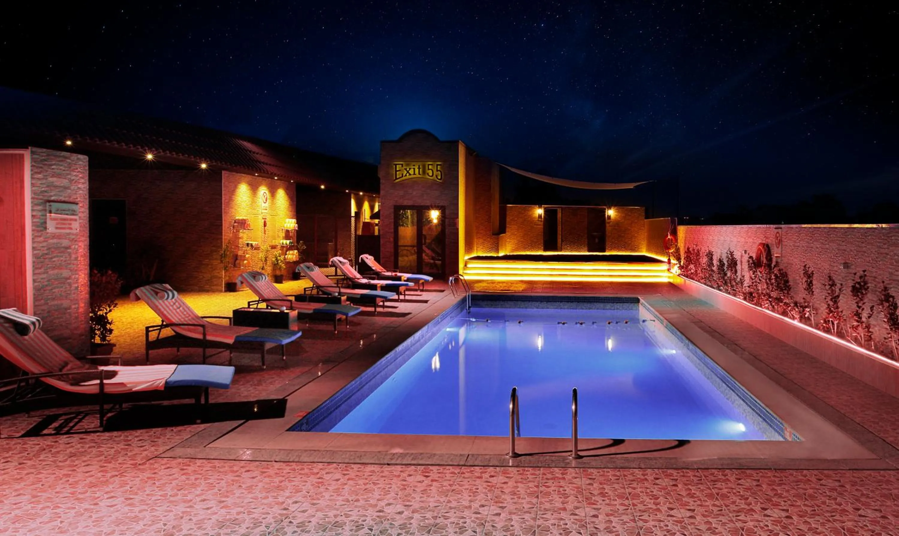 Swimming pool in Vision Imperial Hotel Formerly Excelsior Hotel Downtown