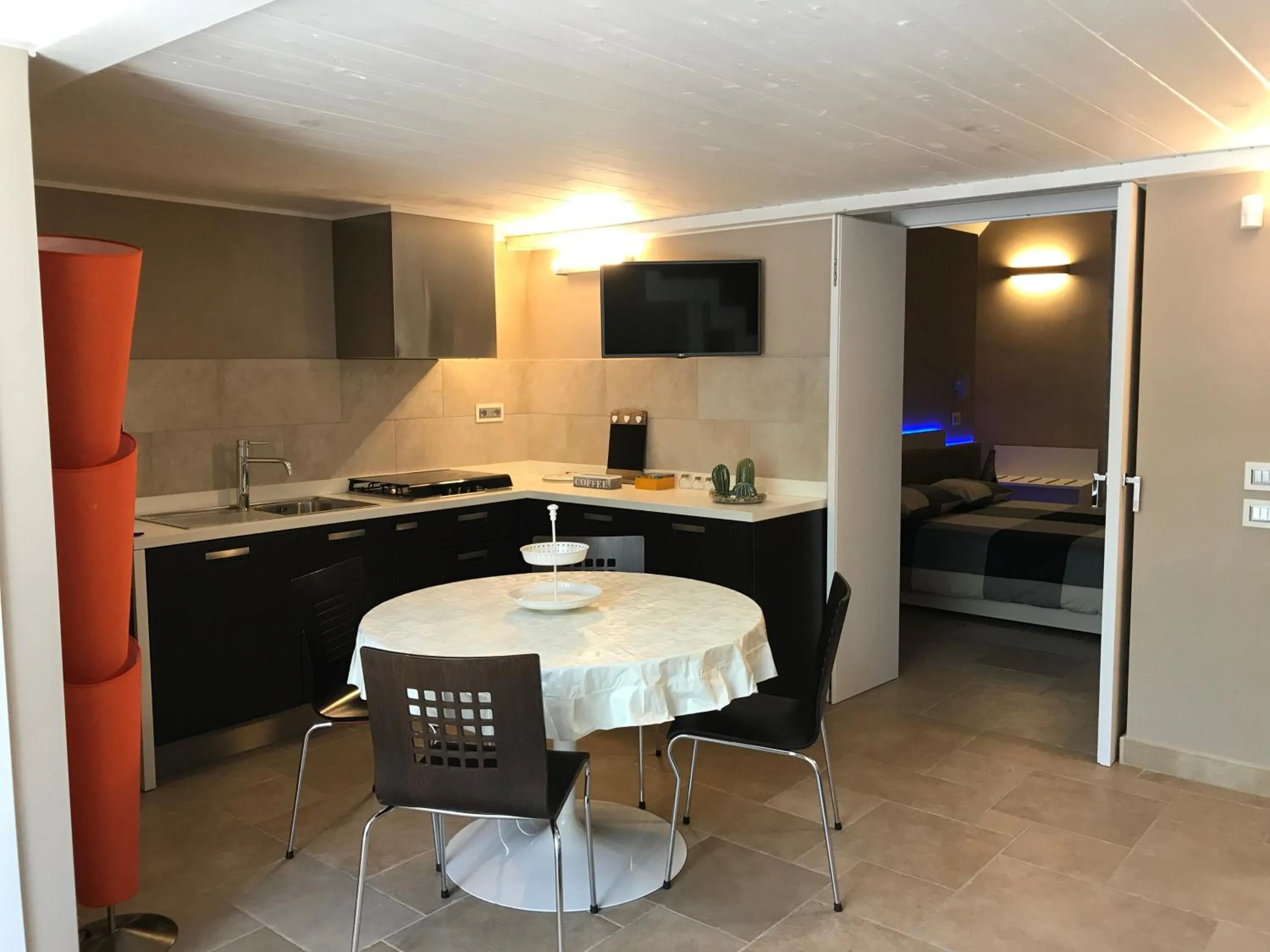 Dining area in OroVerde Rooms & Suite nel cuore di Trani