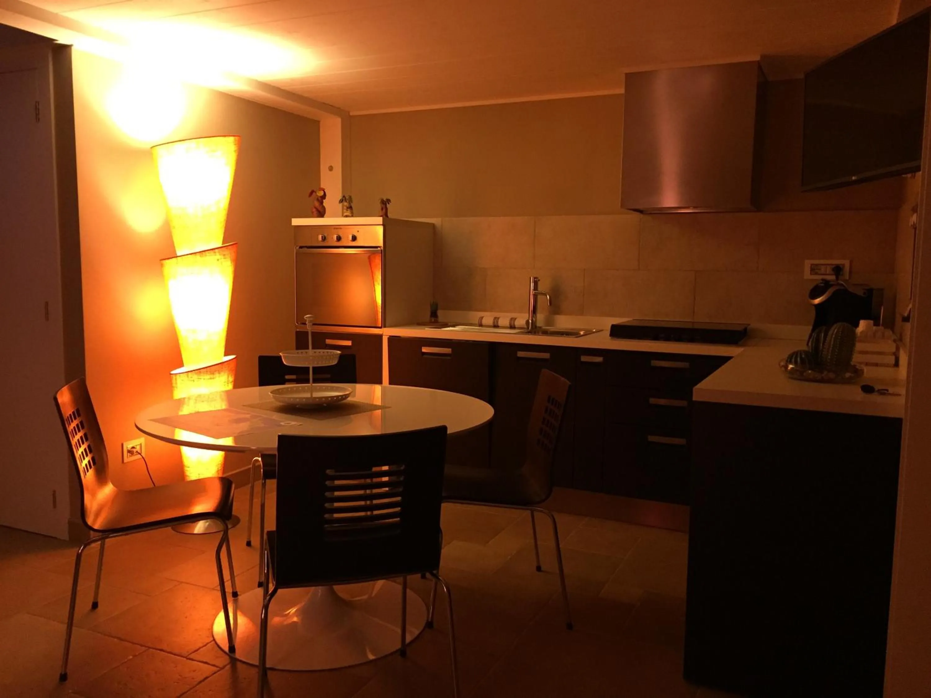 Dining area in OroVerde Rooms & Suite nel cuore di Trani