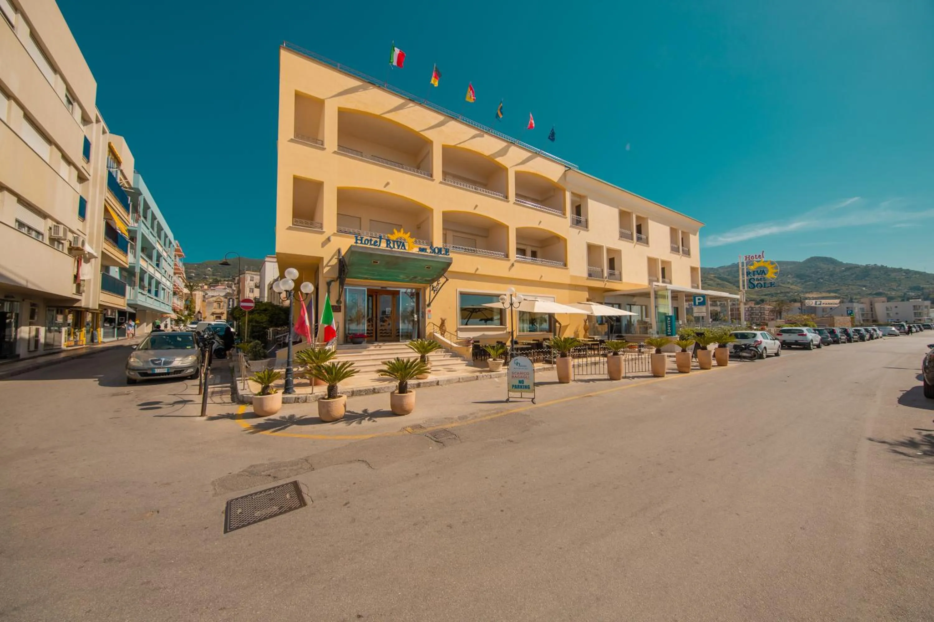 Property building in Hotel Riva Del Sole