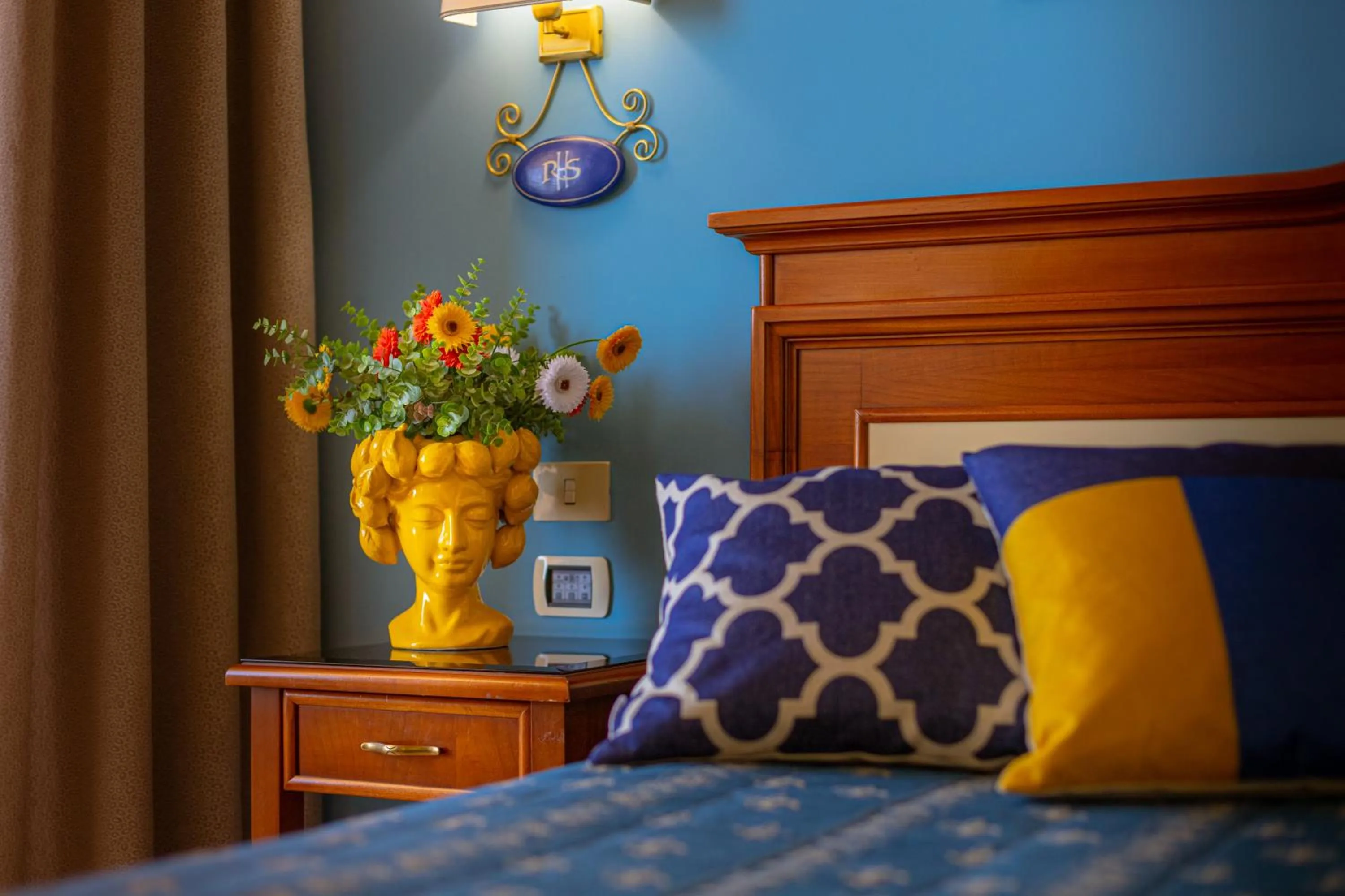 Bed in Hotel Riva Del Sole