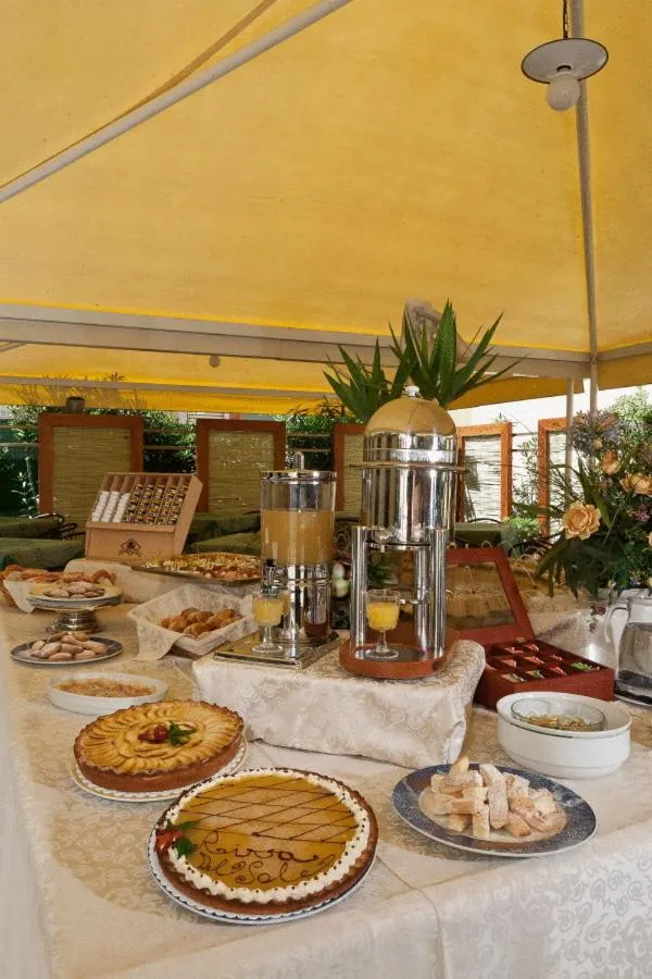 Breakfast in Hotel Riva Del Sole