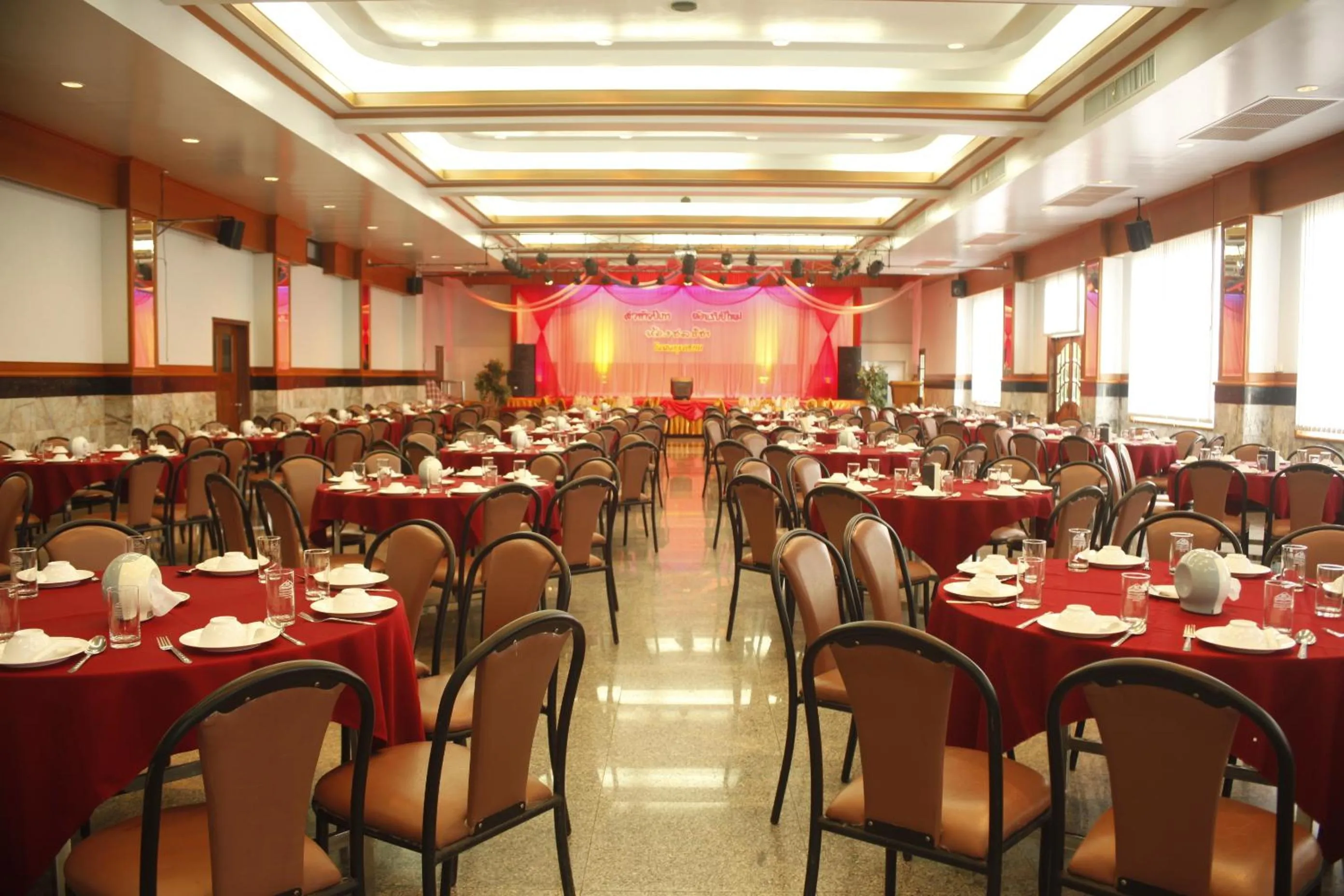 Food and drinks in Boon Siam Hotel