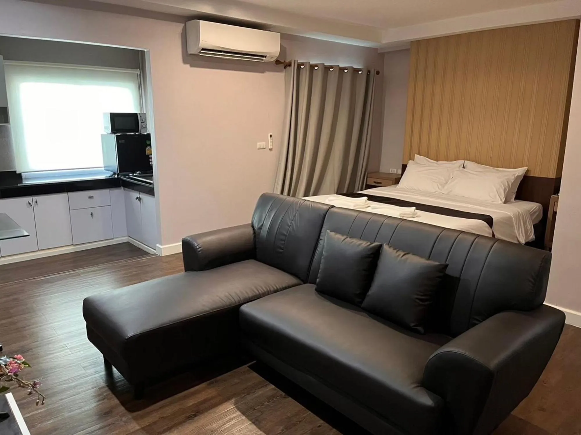 Bedroom, Bed in Sunday Platinum Suites