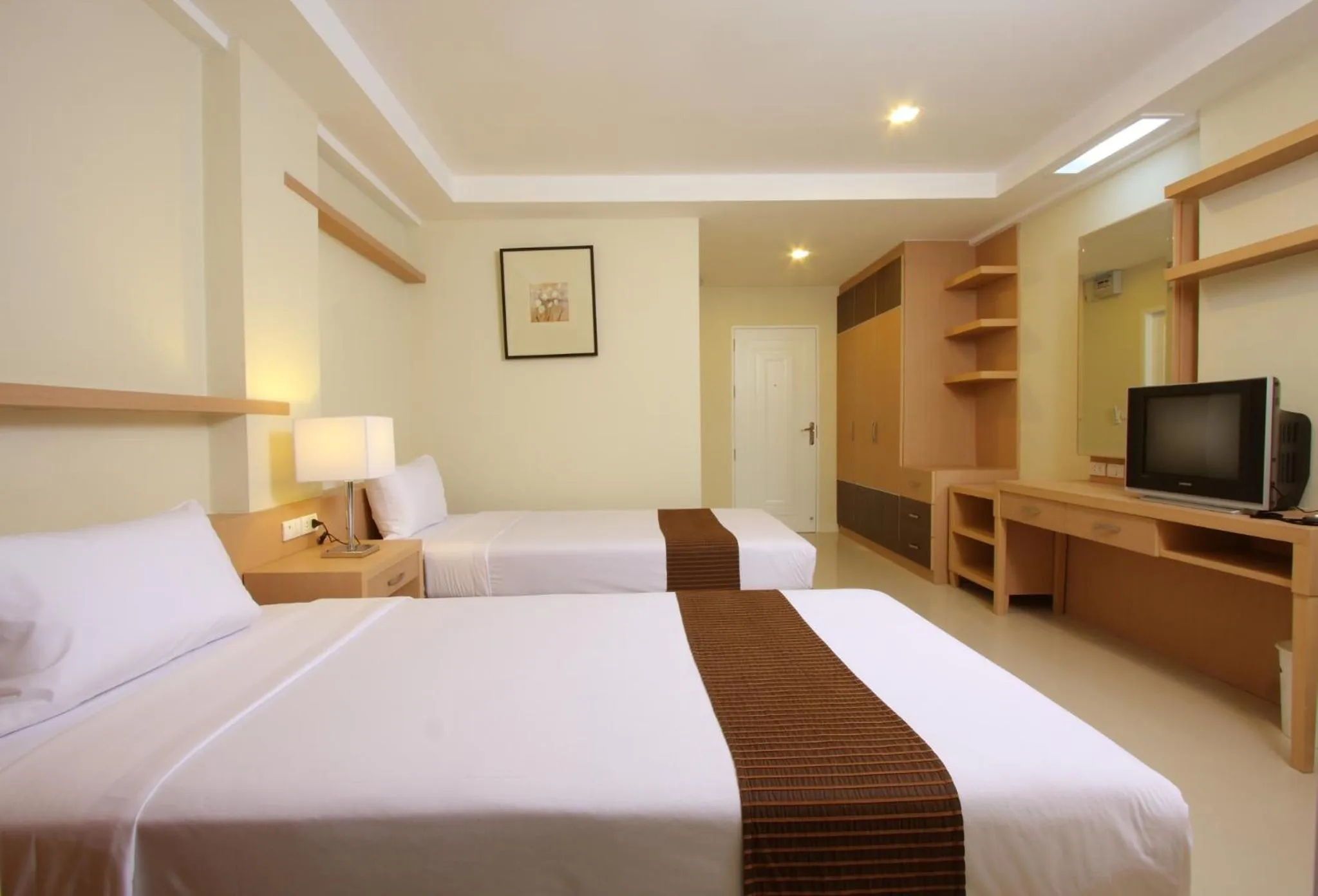 Photo of the whole room, Bed in Sunday Platinum Suites