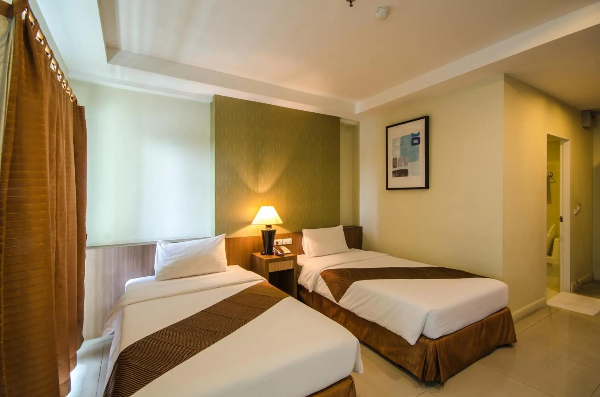 Photo of the whole room, Bed in Sunday Platinum Suites