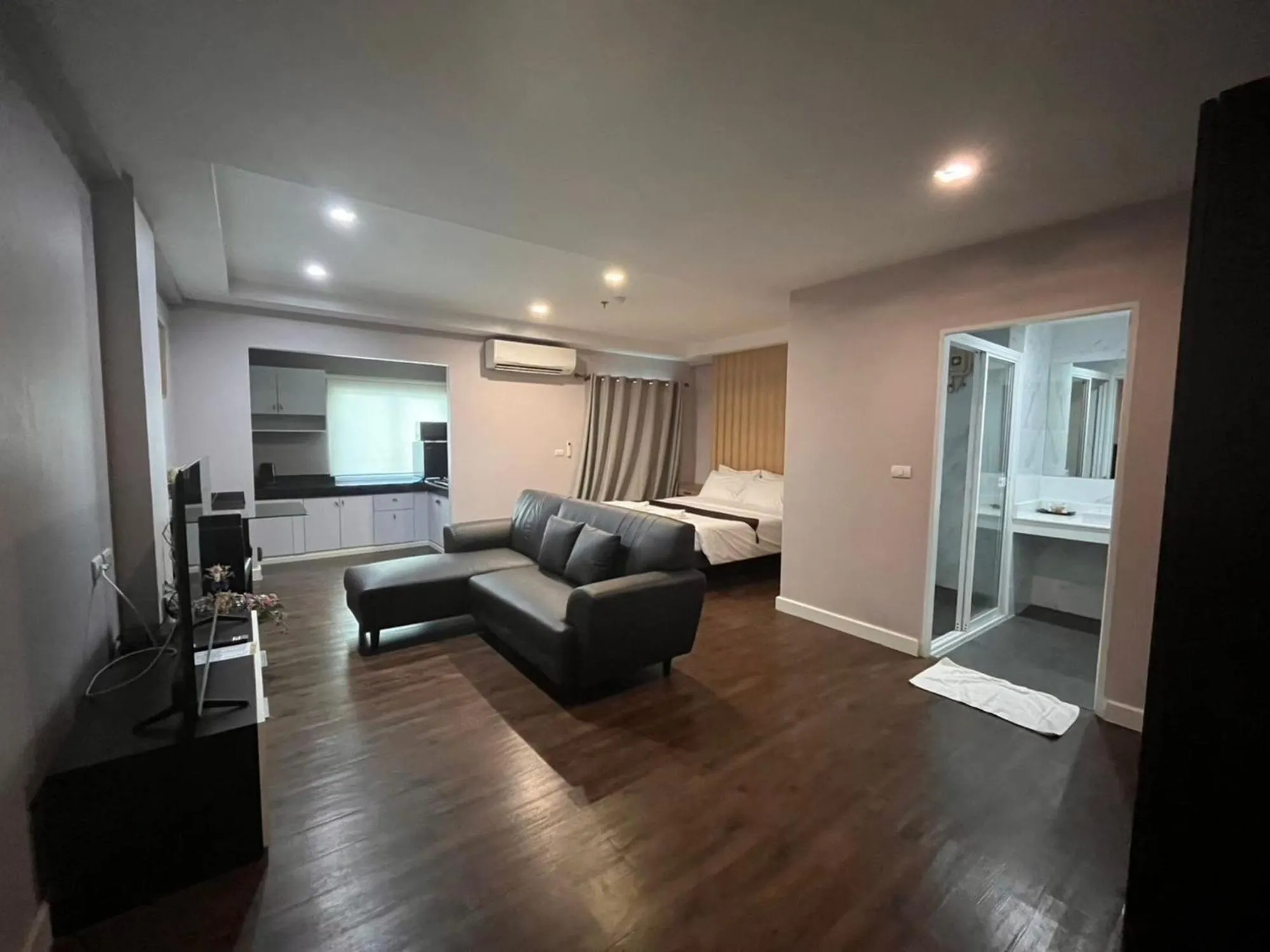 Bedroom, Bed in Sunday Platinum Suites