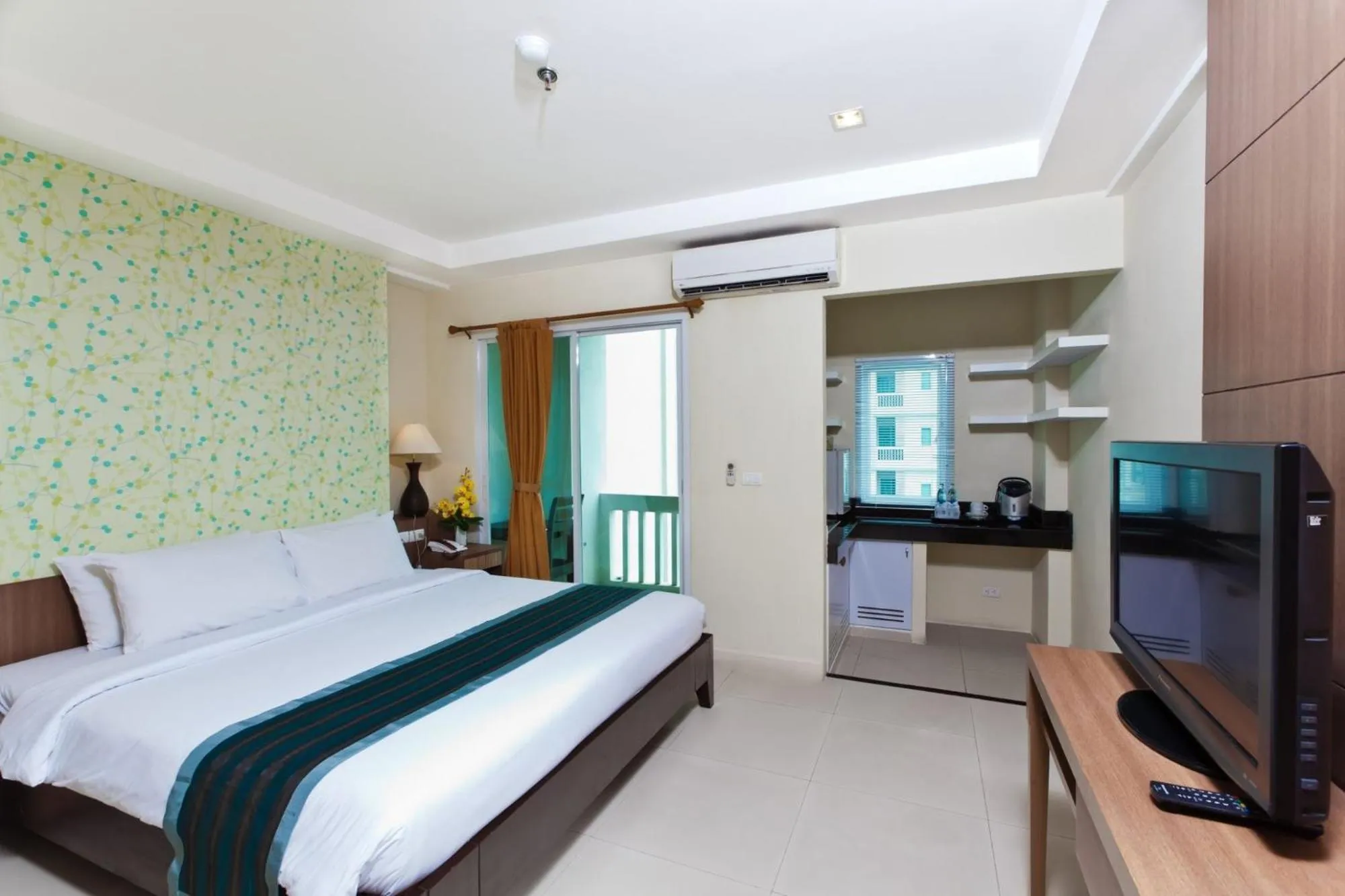 Bedroom, Bed in Sunday Platinum Suites