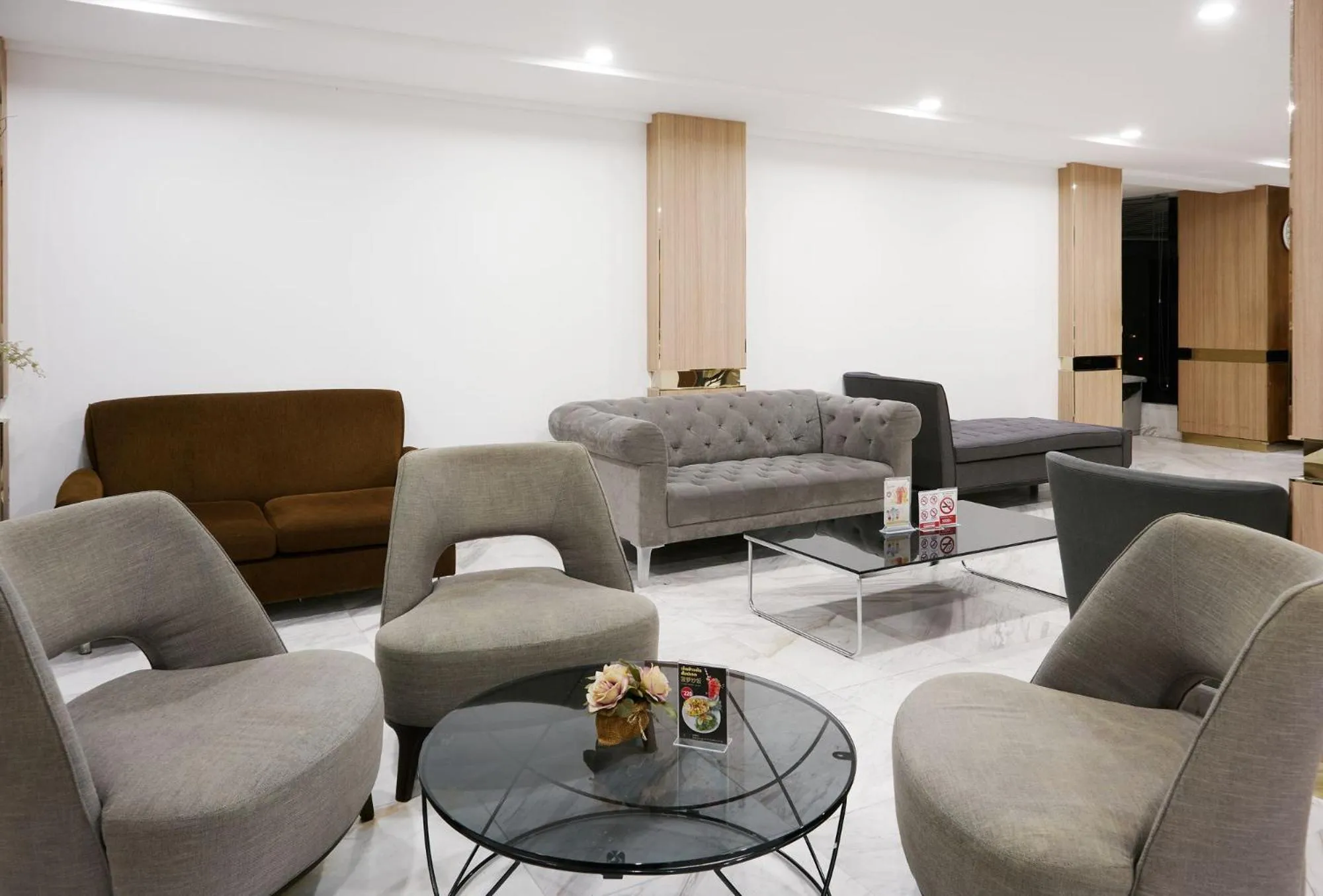 Seating area in Sunday Platinum Suites