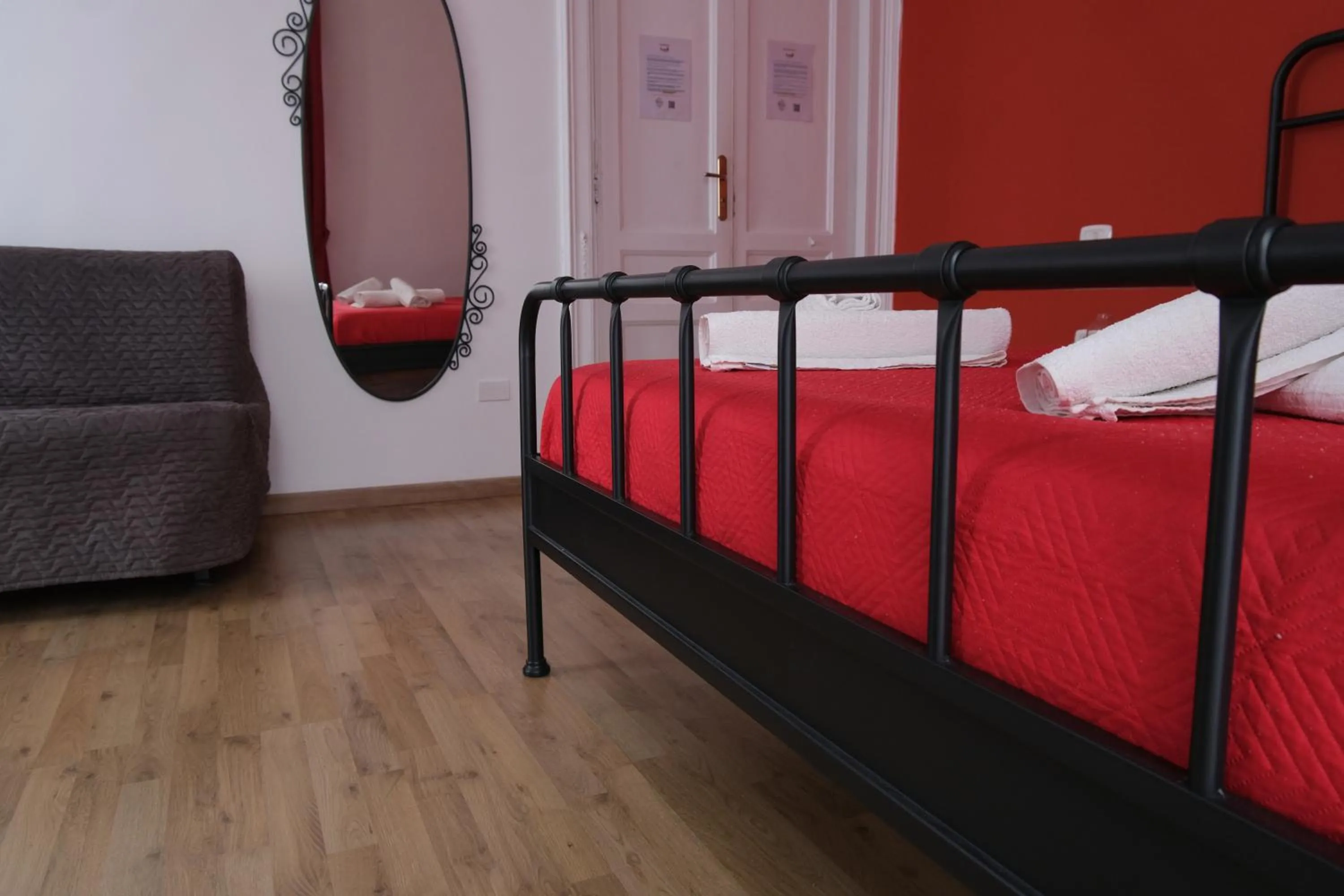 Decorative detail, Bed in B&B Tarumbò