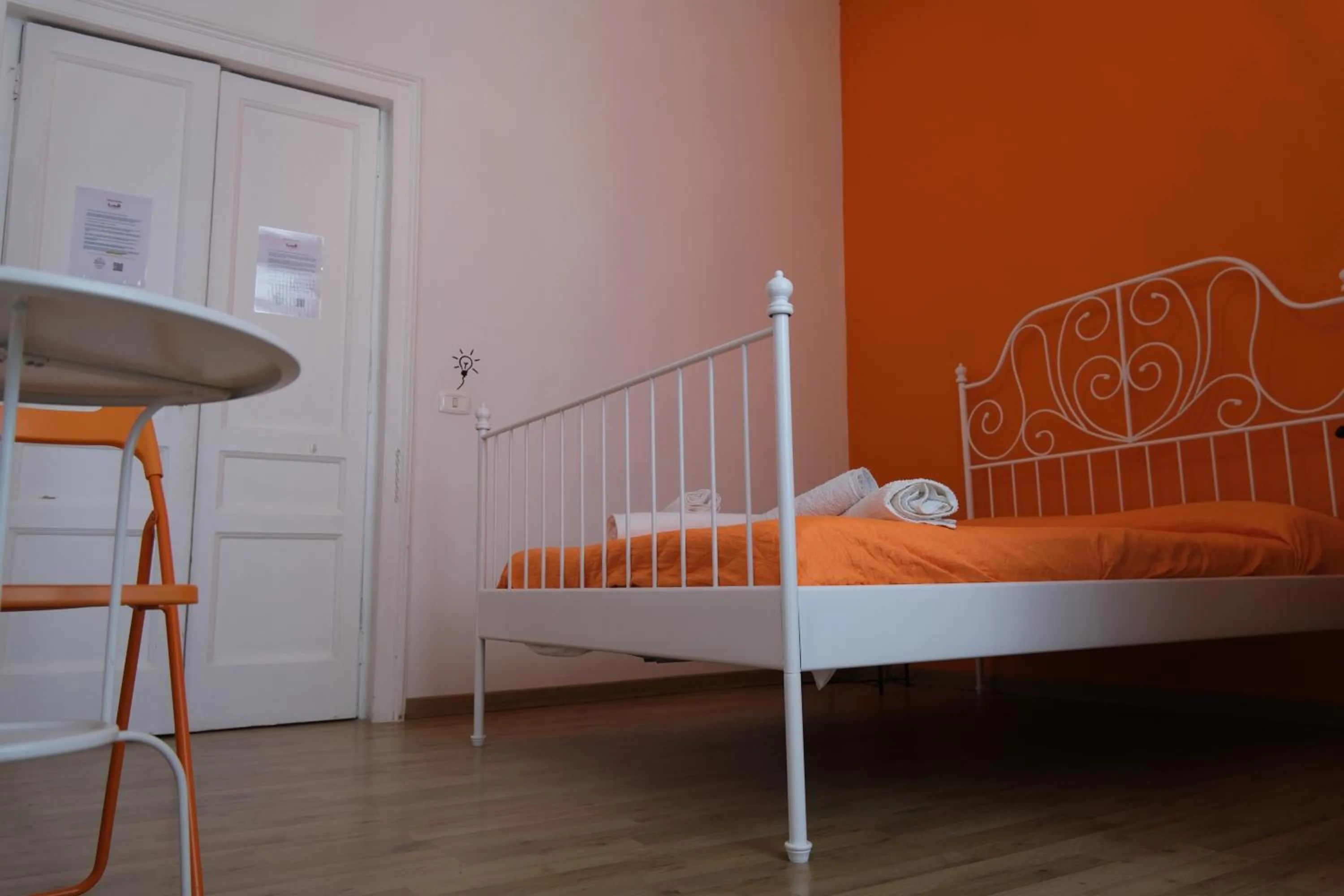 Decorative detail, Bed in B&B Tarumbò