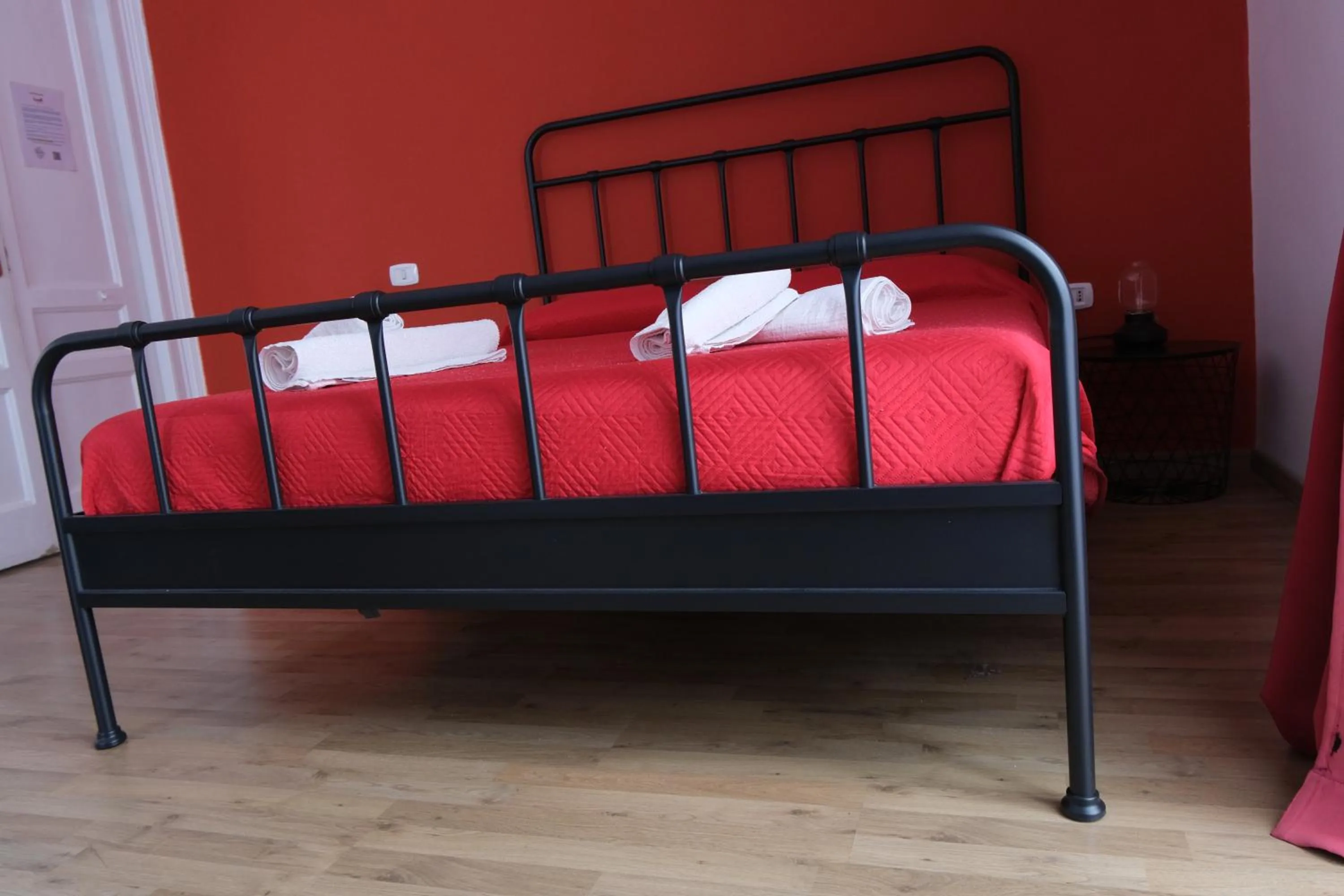 Decorative detail, Bed in B&B Tarumbò