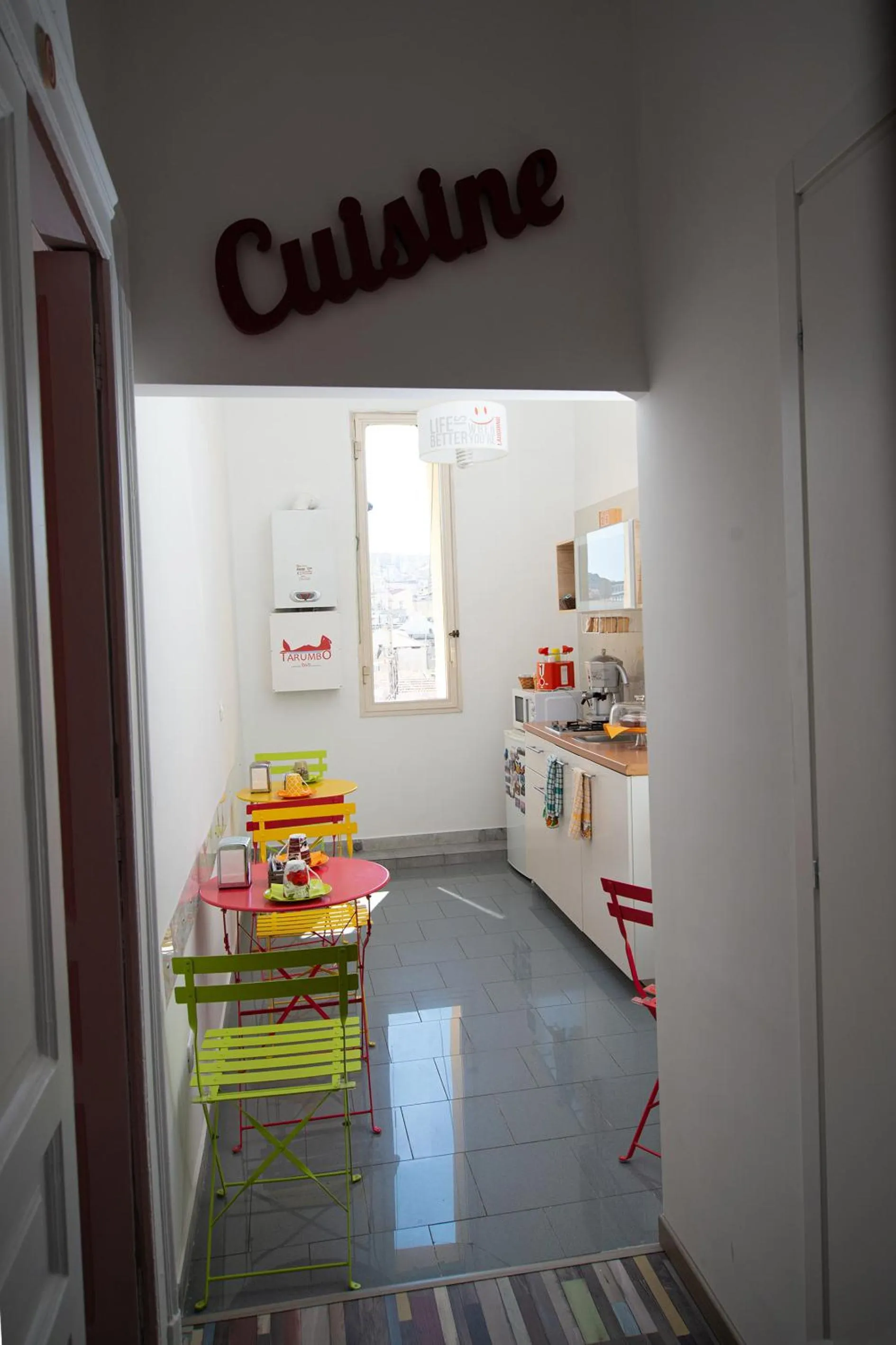 Kitchen or kitchenette in B&B Tarumbò