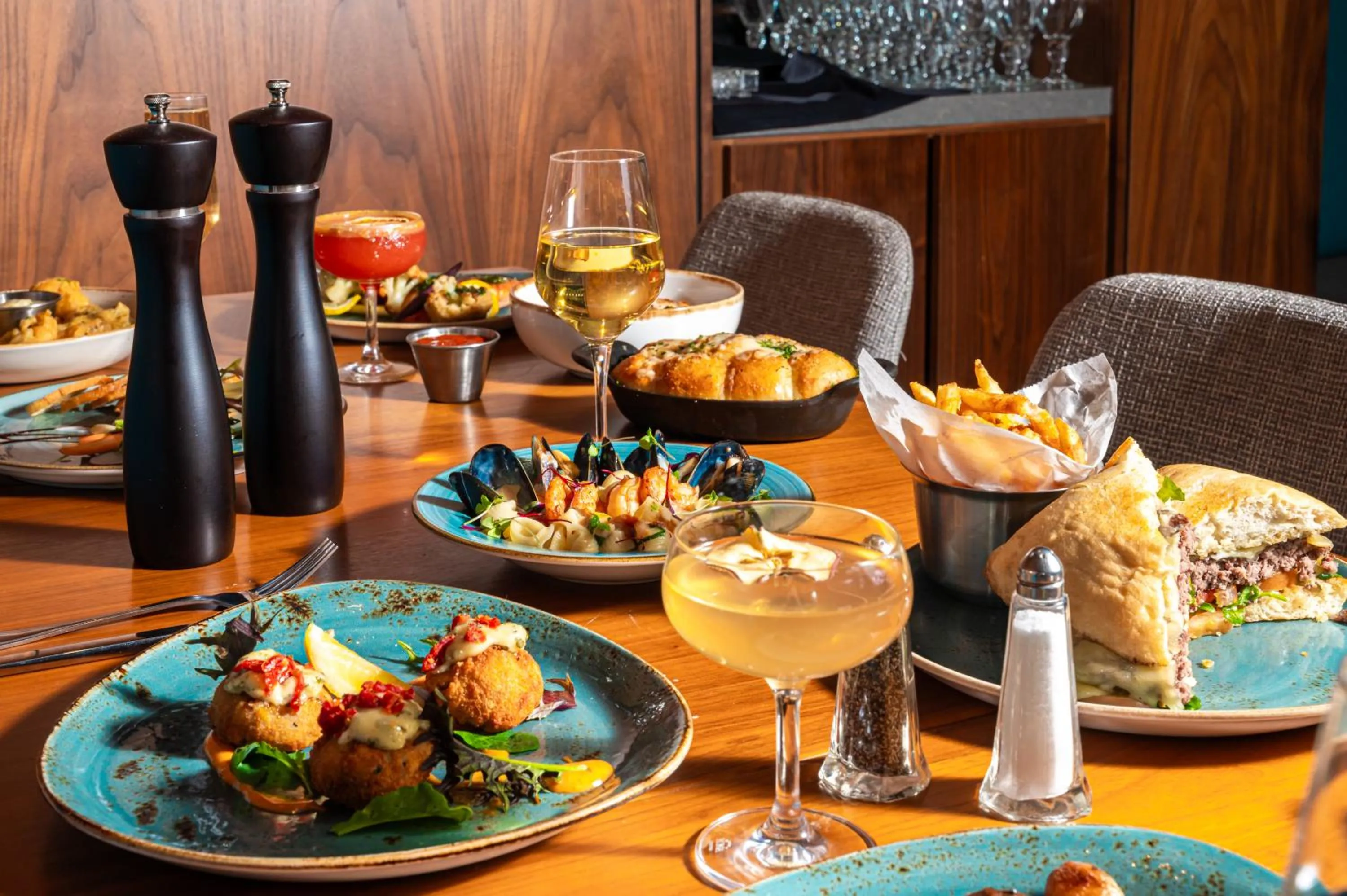 Restaurant/places to eat in Le Meridien Houston Downtown