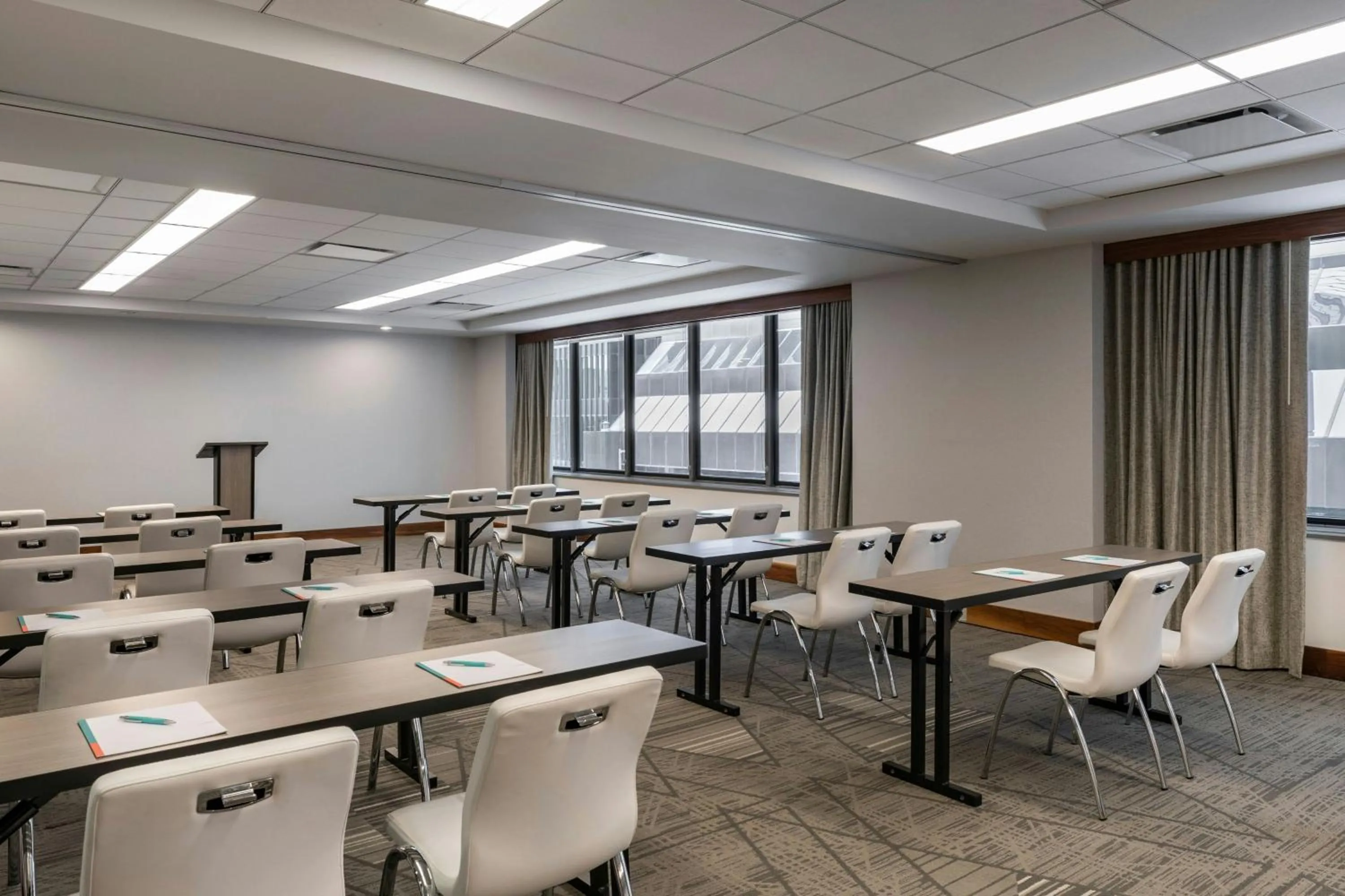 Meeting/conference room in Le Meridien Houston Downtown