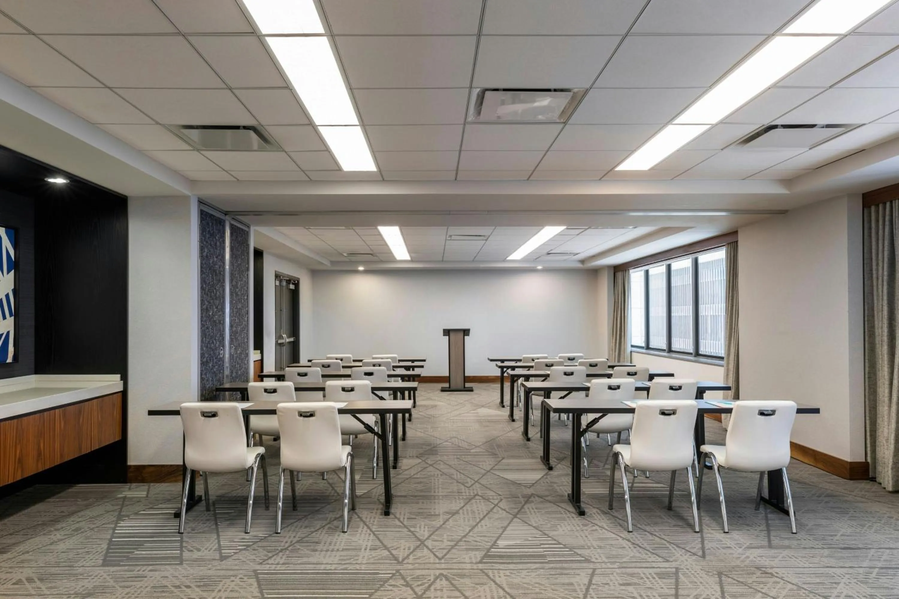 Meeting/conference room in Le Meridien Houston Downtown