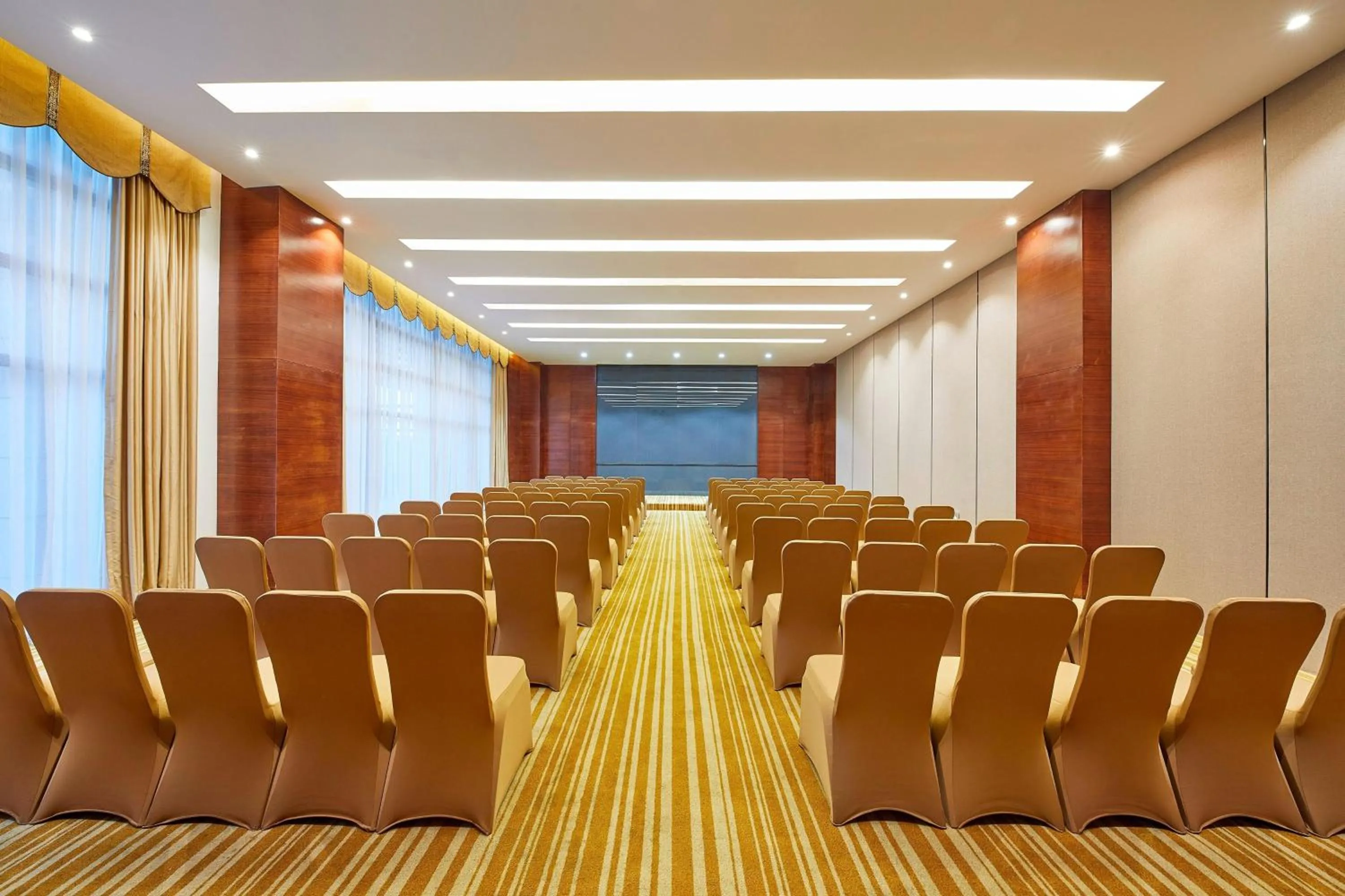 Meeting/conference room in Four Points by Sheraton Danzhou