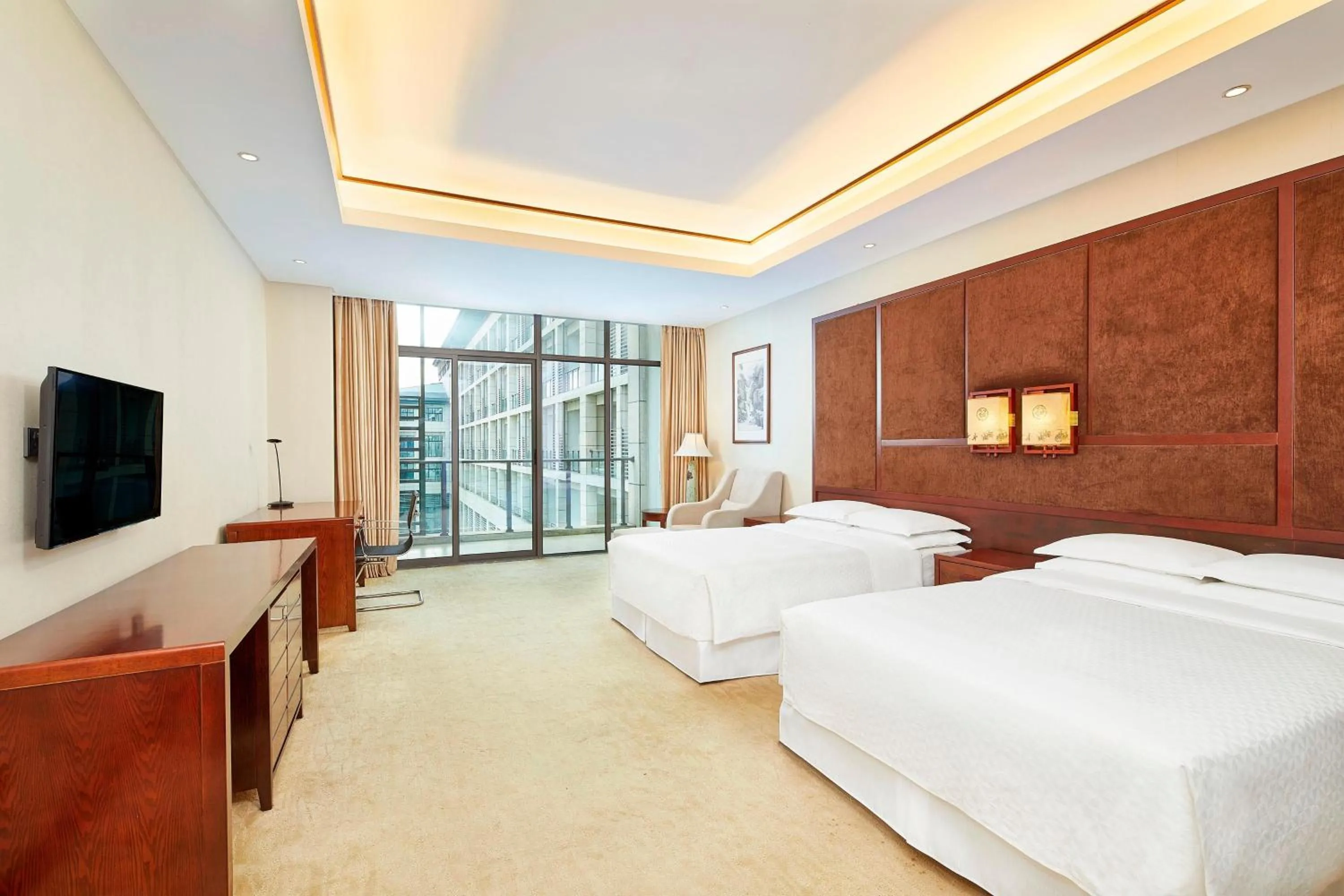 Photo of the whole room, Bed in Four Points by Sheraton Danzhou