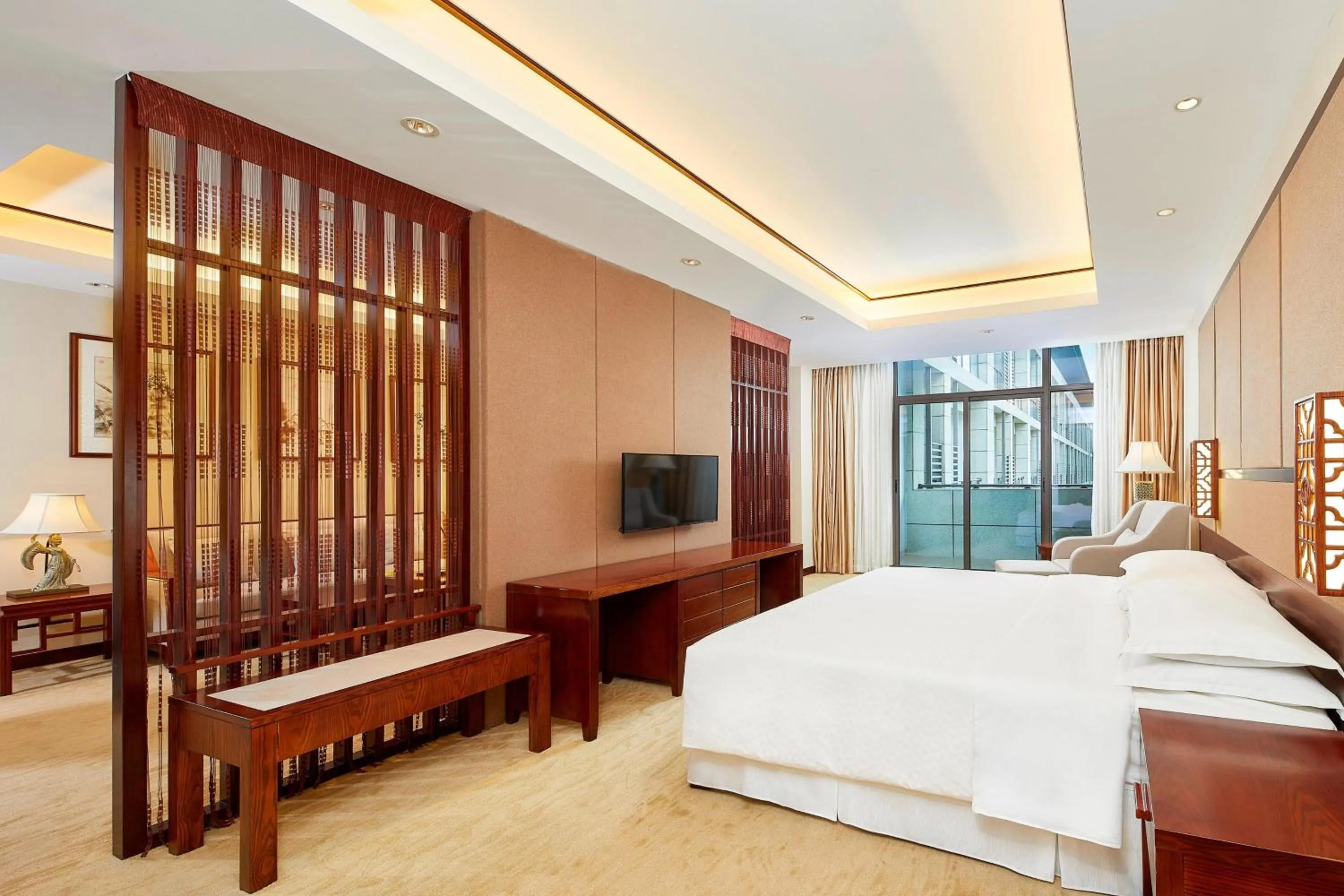 Photo of the whole room, Bed in Four Points by Sheraton Danzhou