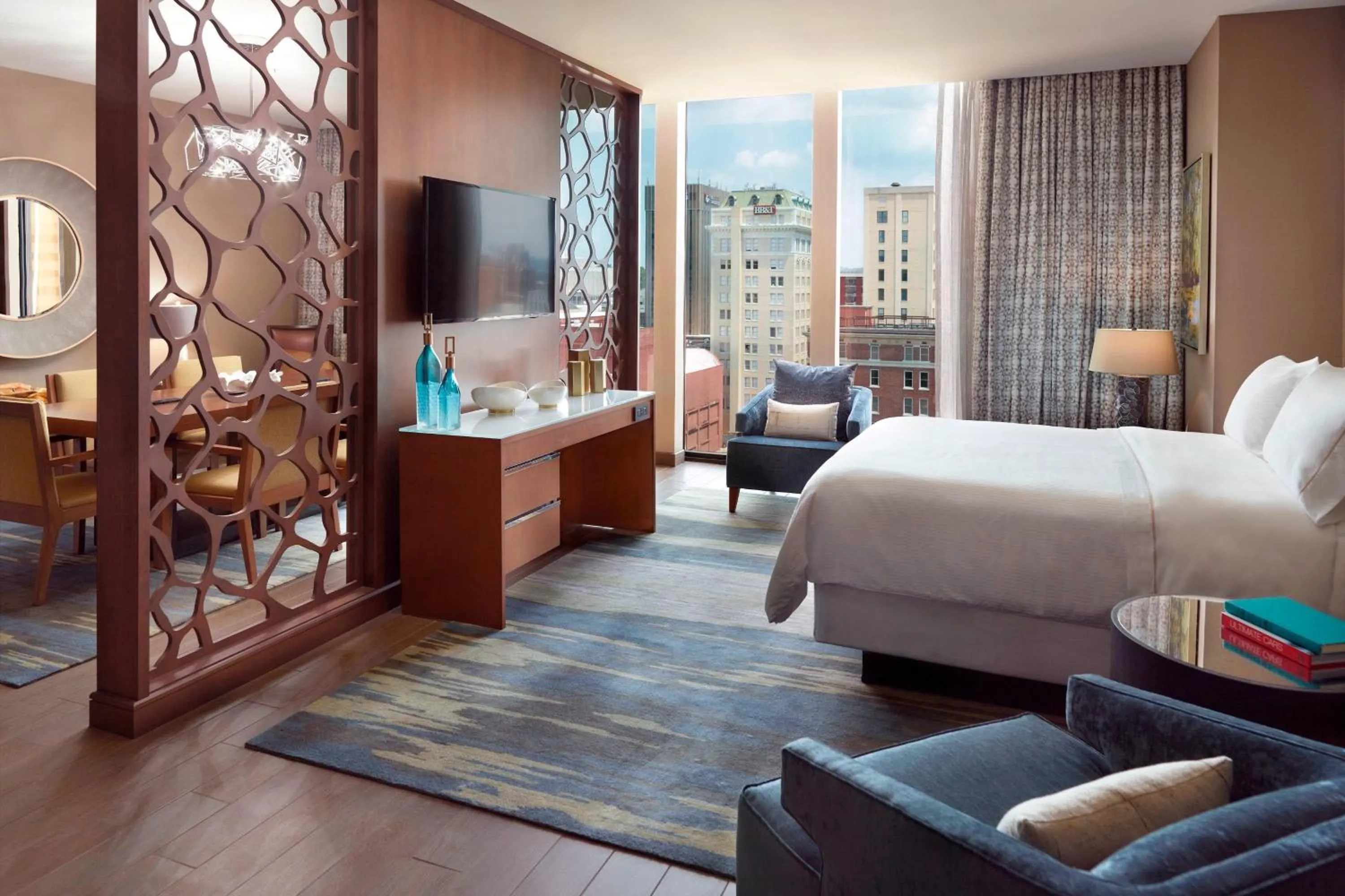 Living room, Bed in The Westin Chattanooga