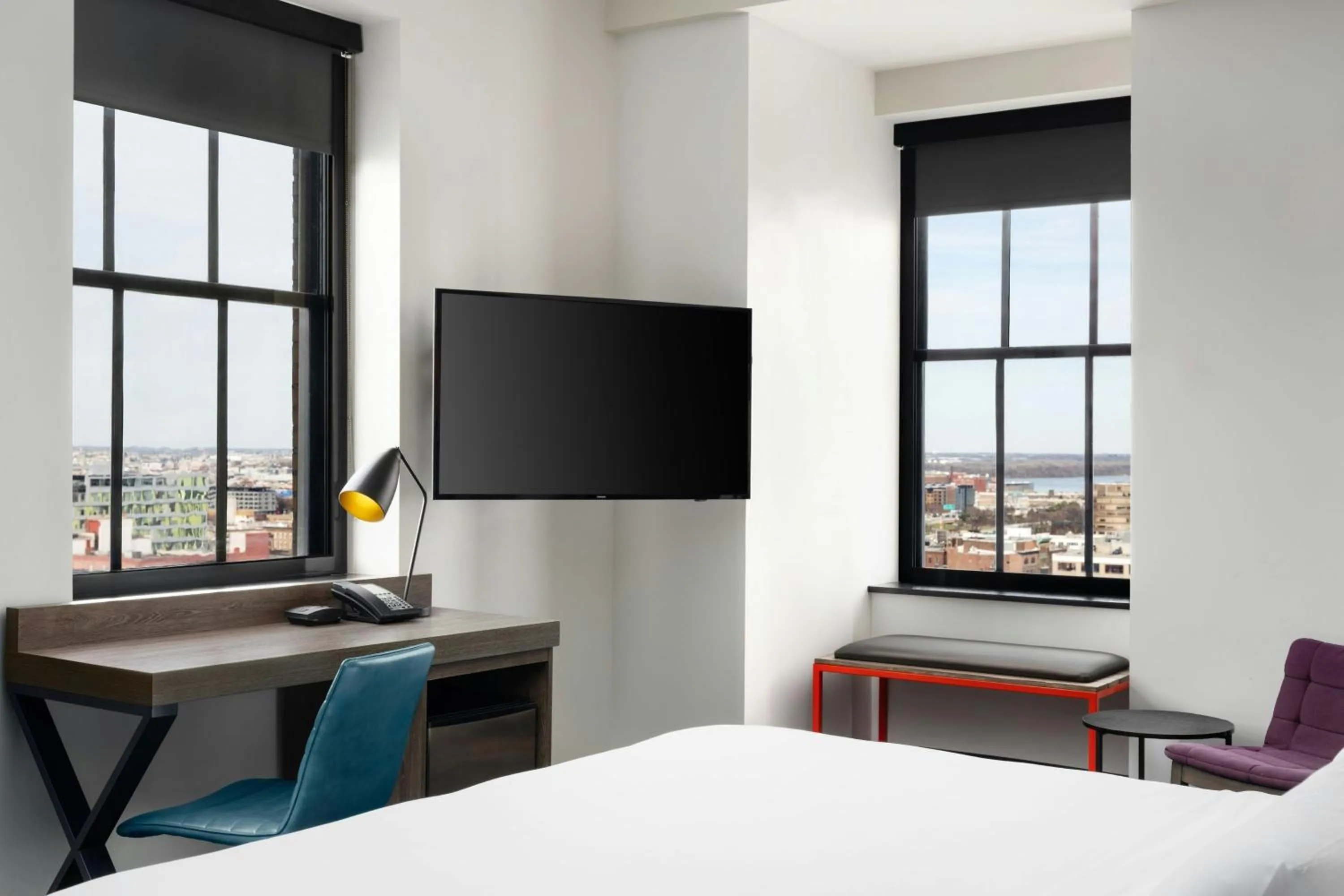 Photo of the whole room, Bed in Aloft Philadelphia Downtown