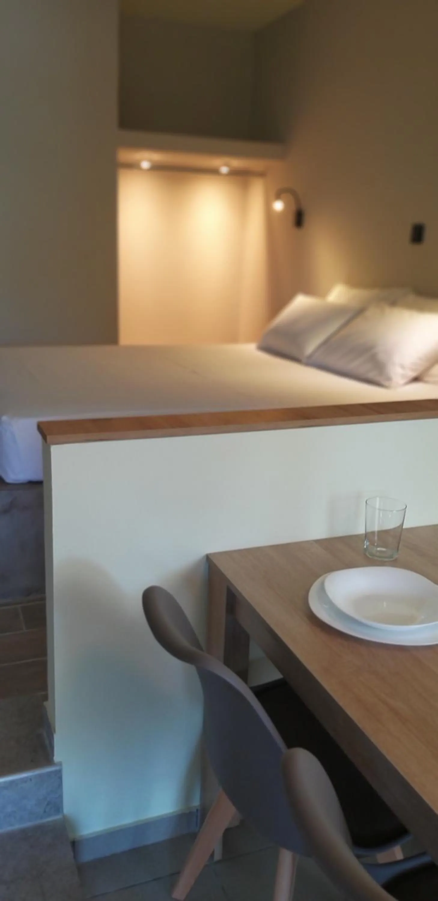 Photo of the whole room, Bed in Petries Studios