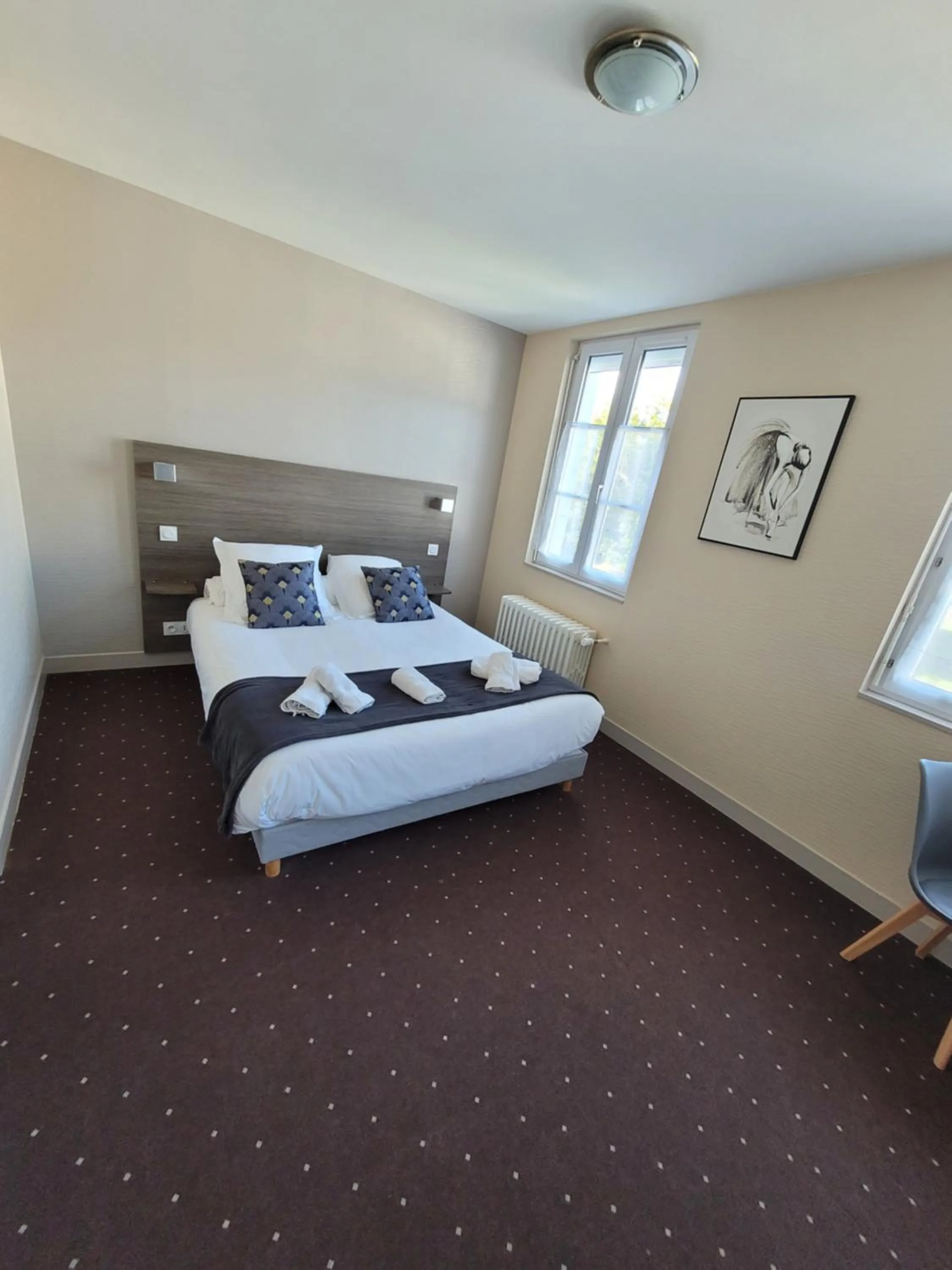 Bed in Hotel Logis Au Moyne de Saire