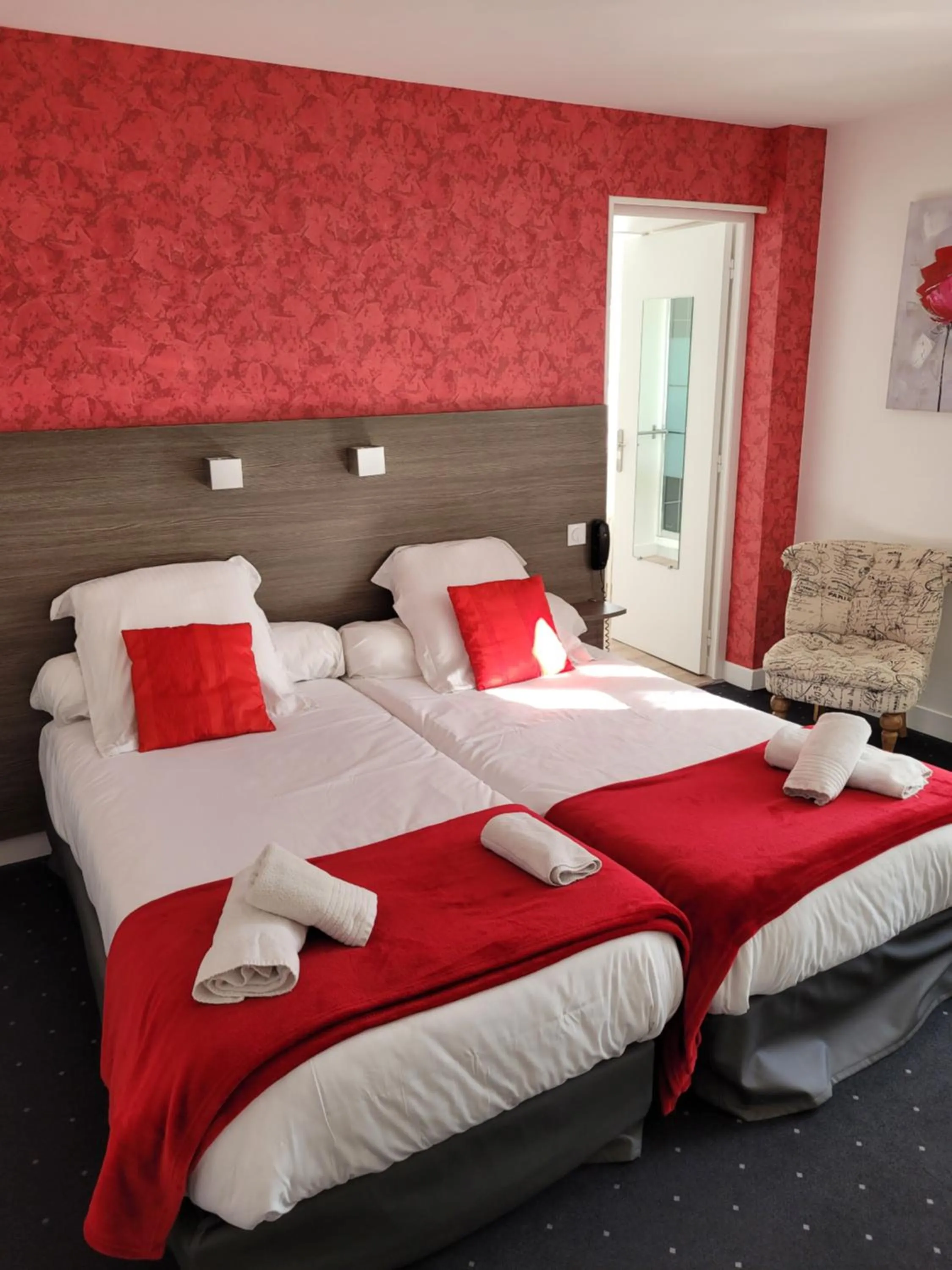 Bed in Hotel Logis Au Moyne de Saire