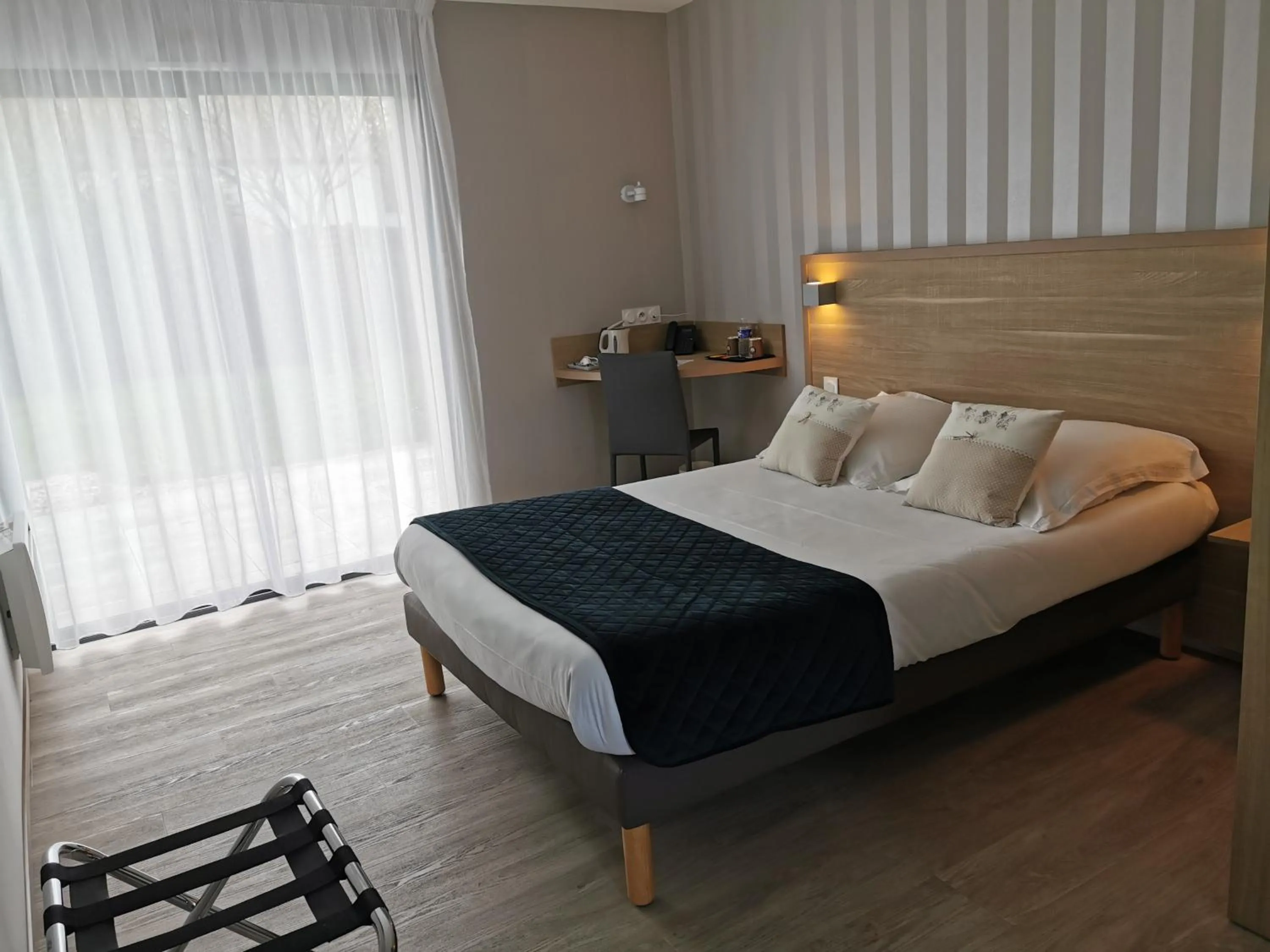 Bed in Hotel Logis Au Moyne de Saire