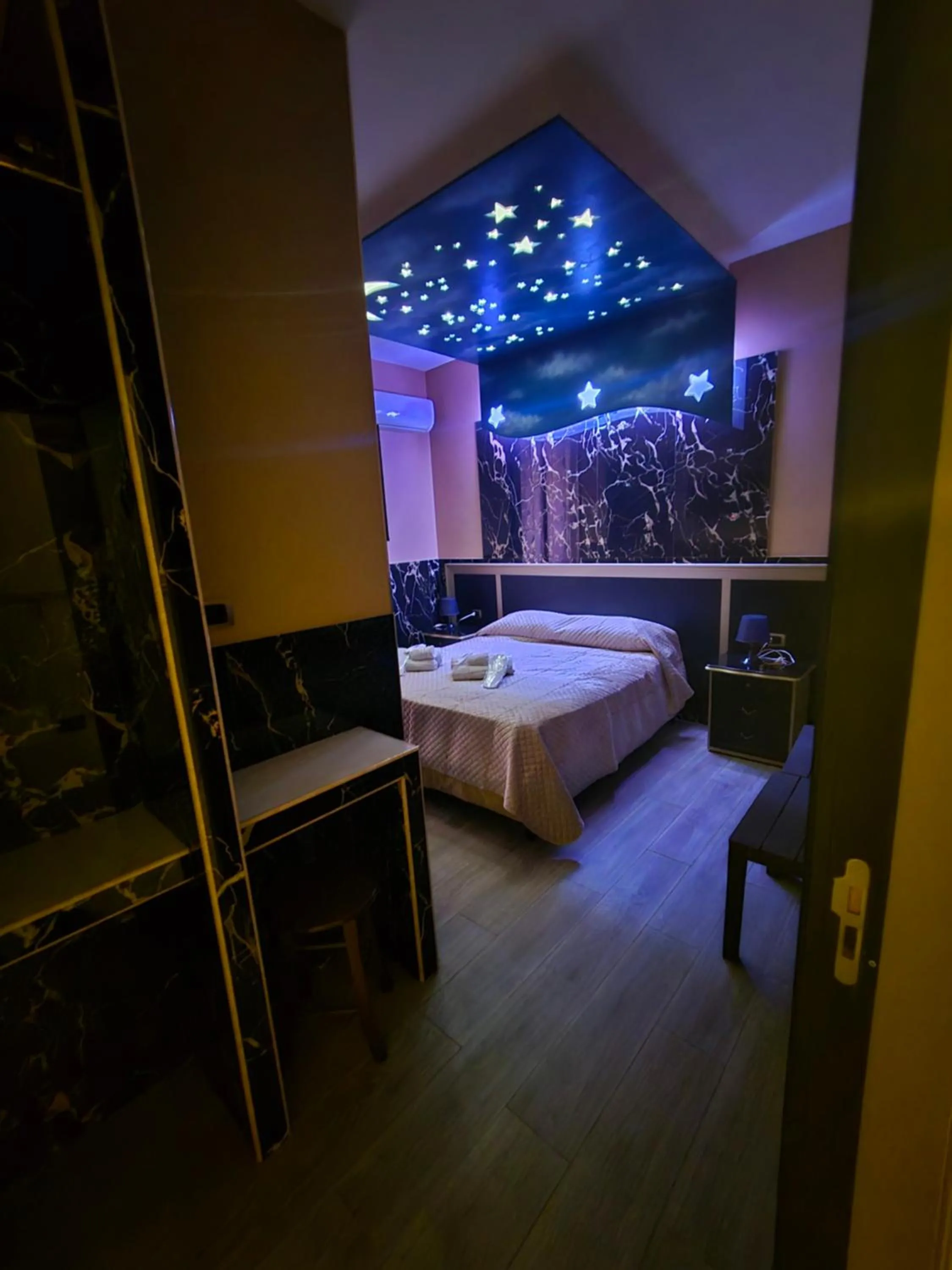 Bedroom, Bed in Hotel Iris