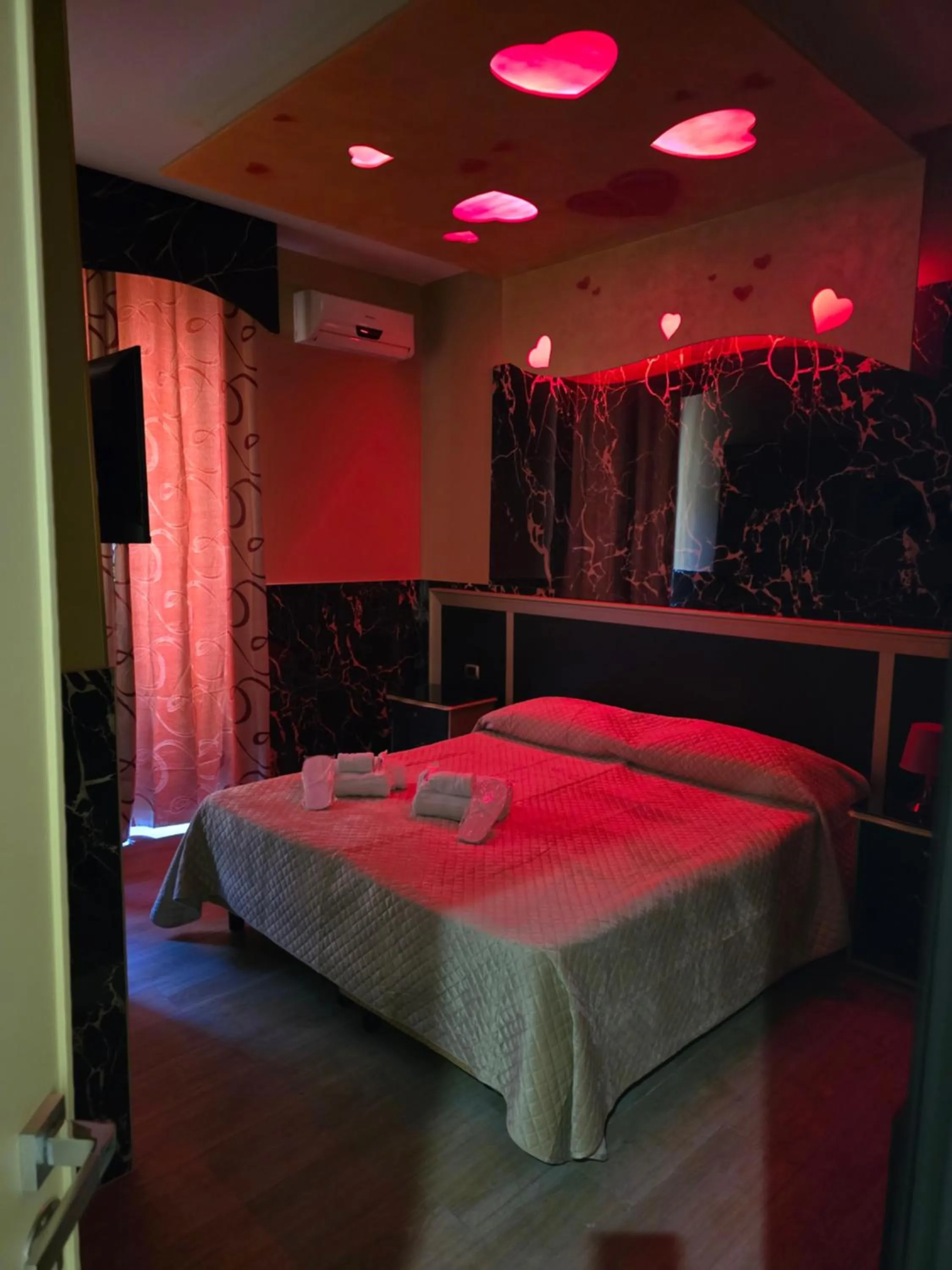 Bedroom, Bed in Hotel Iris