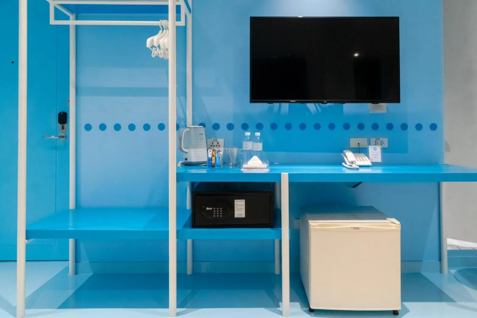 Photo of the whole room in Budacco The Living Place